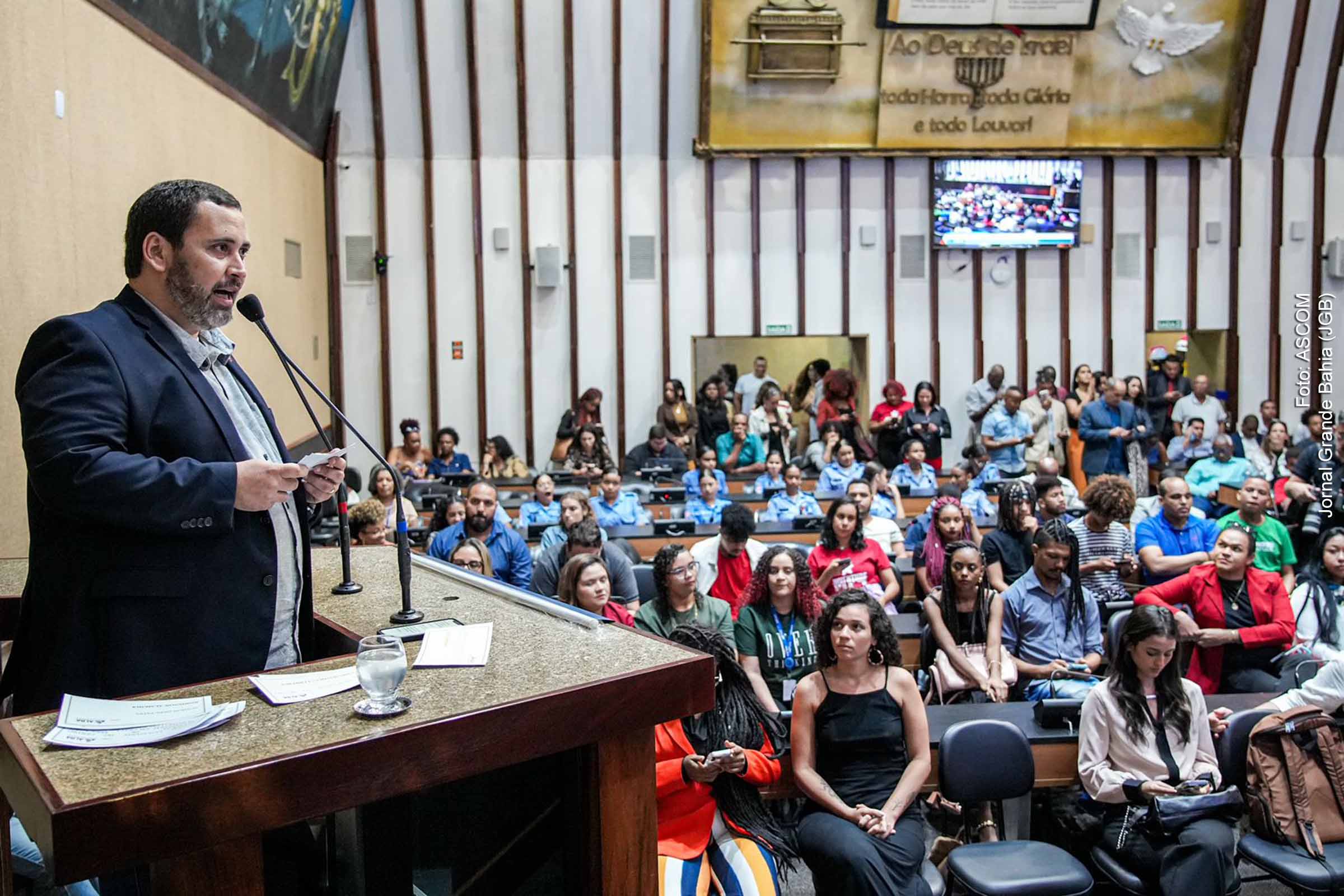Sessão especial na Assembleia Legislativa da Bahia homenageou 17 anos de políticas públicas voltadas para a juventude, com destaque para a importância do protagonismo juvenil na sociedade.