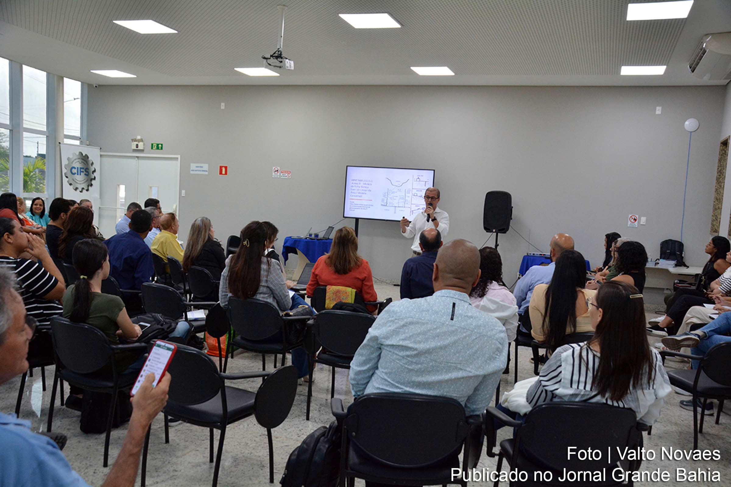 Evento promovido pela SEMMAM em parceria com FIEB e UNEF discute práticas sustentáveis para o setor industrial de Feira de Santana.