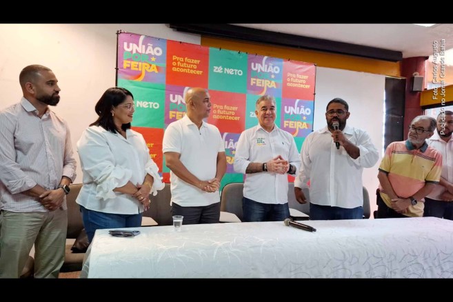 Sandro Nazireu (Podemos) é anunciado como pré-candidato a vice-prefeito na chapa de Zé Neto (PT) durante coletiva de imprensa em Feira de Santana.