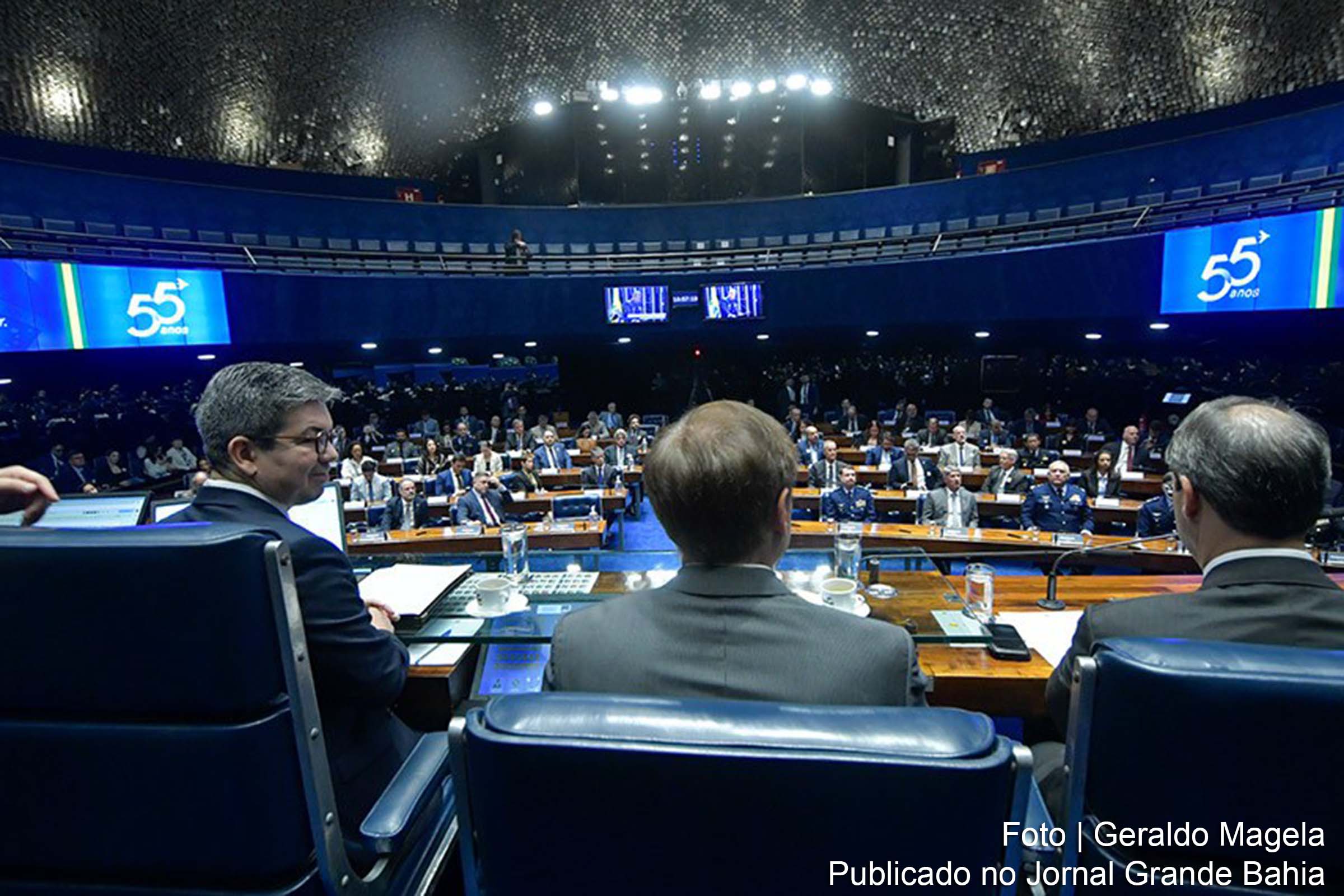 Sessão especial no Senado em homenagem aos 55 anos da Embraer, com a presença de autoridades e representantes da indústria aeronáutica.