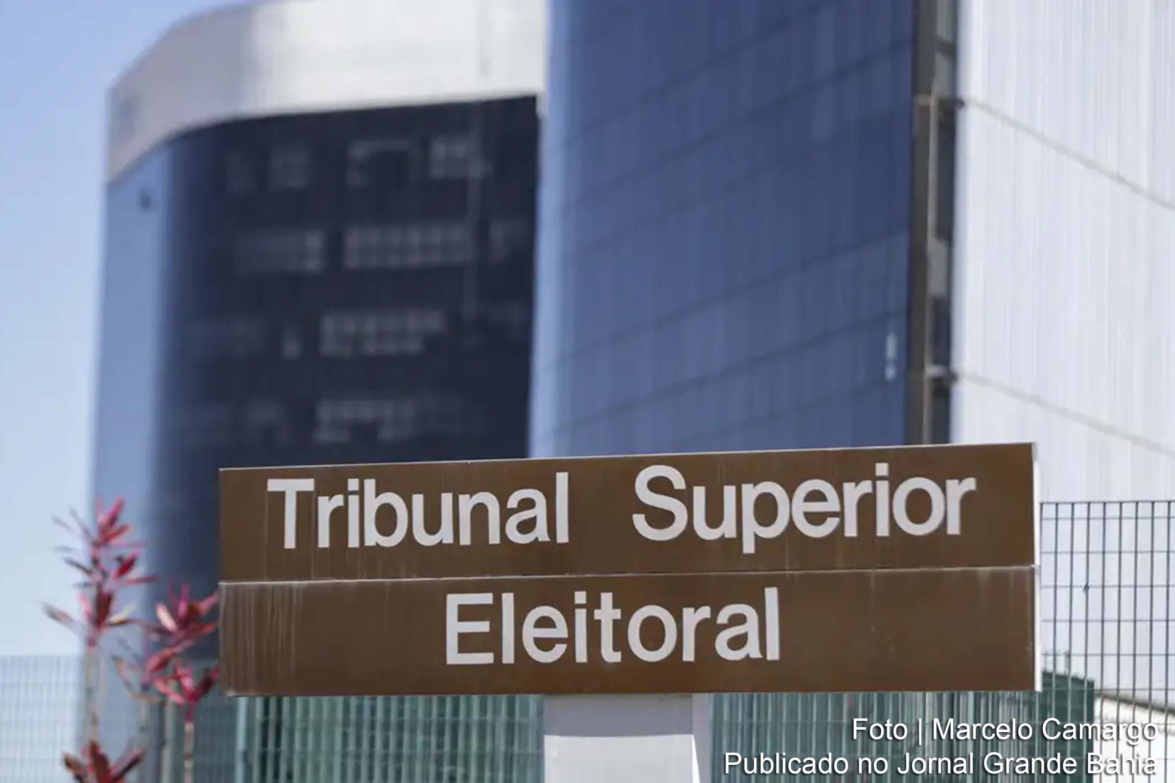 TSE disponibiliza canal telefônico gratuito para denúncias de desinformação durante o período eleitoral.