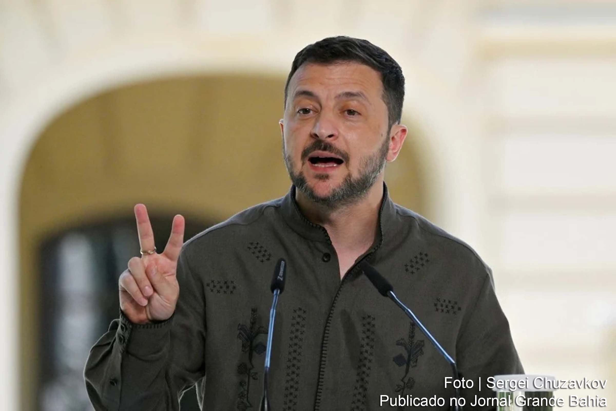 O presidente Volodymyr Zelensky durante mensagem gravada no Dia da Independência da Ucrânia, em Mohrutsya, região de Sumy, próxima à fronteira com a Rússia.