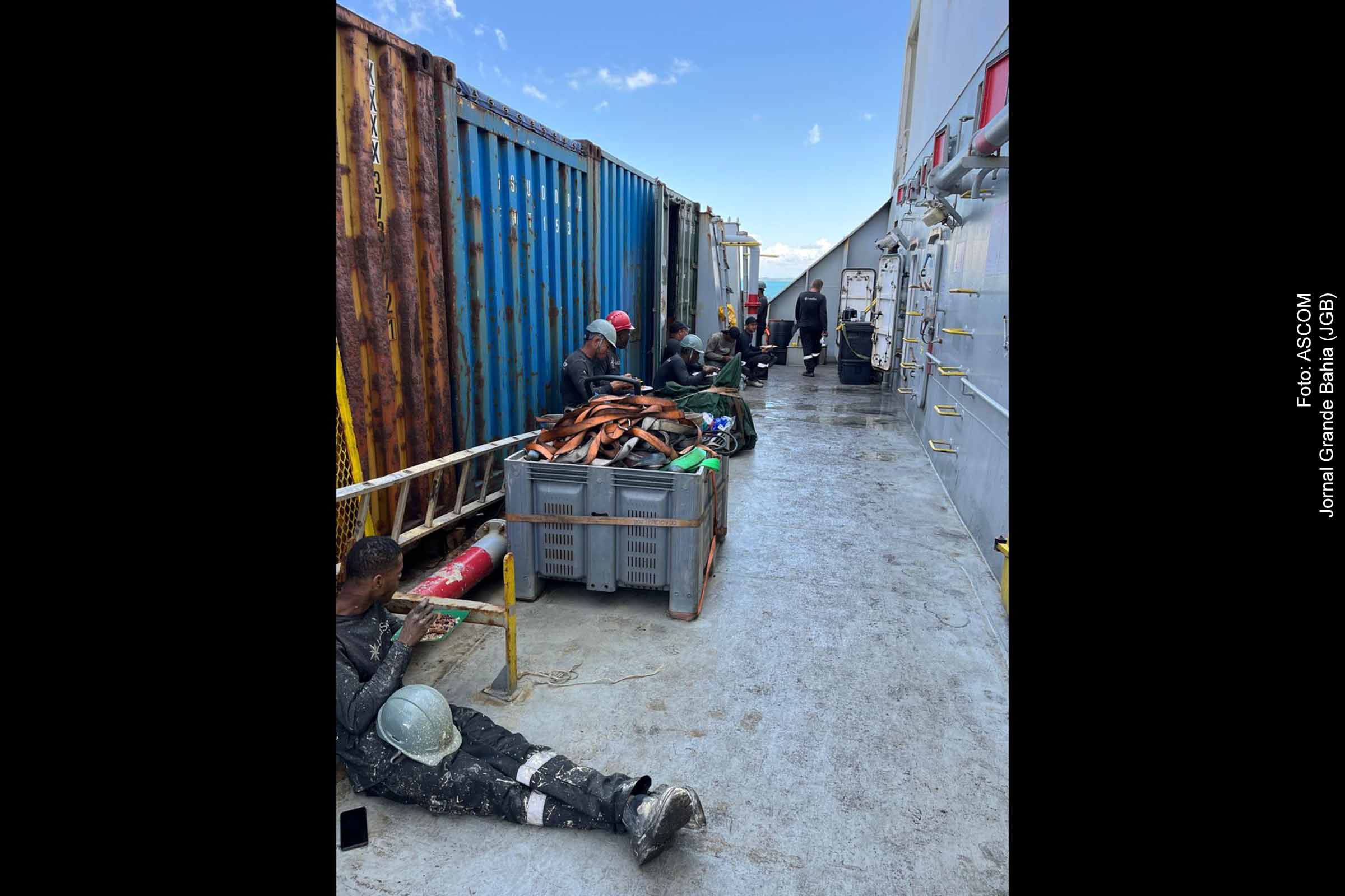 Auditores Fiscais do Trabalho resgatam trabalhadores em situação degradante em navio norueguês ancorado na Baía de Todos os Santos.