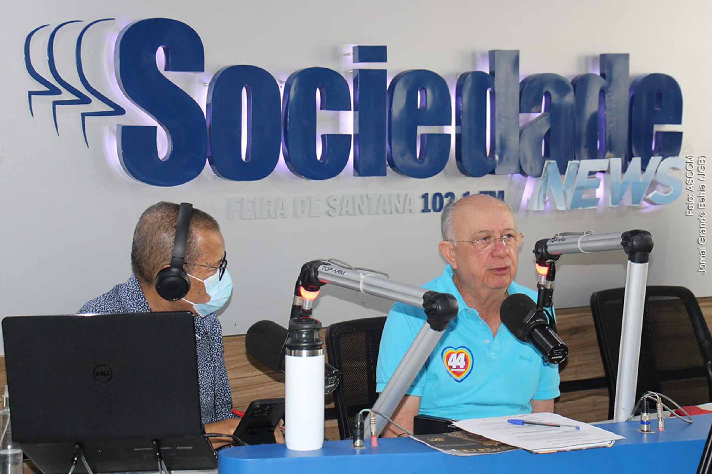 José Ronaldo, candidato à prefeitura de Feira de Santana, durante entrevista onde apresentou sua proposta de expansão das ciclovias para melhorar a mobilidade urbana e incentivar a prática esportiva.