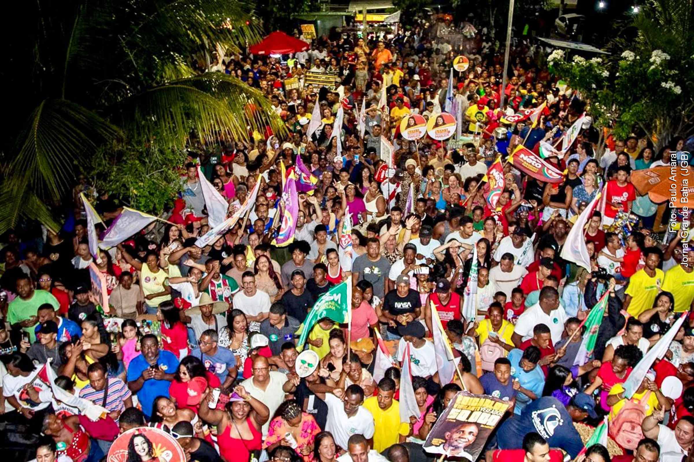 Candidato Zé Neto e o cantor e ex-deputado Igor Kannário lideram caminhada no Bairro Queimadinha em Feira de Santana