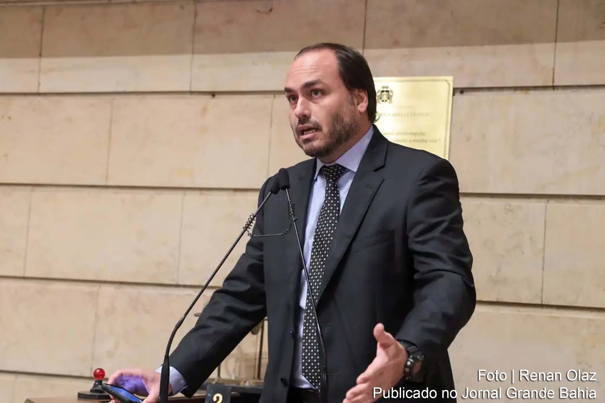 MP do Rio de Janeiro denuncia sete pessoas por esquema de rachadinha no gabinete do vereador Carlos Bolsonaro