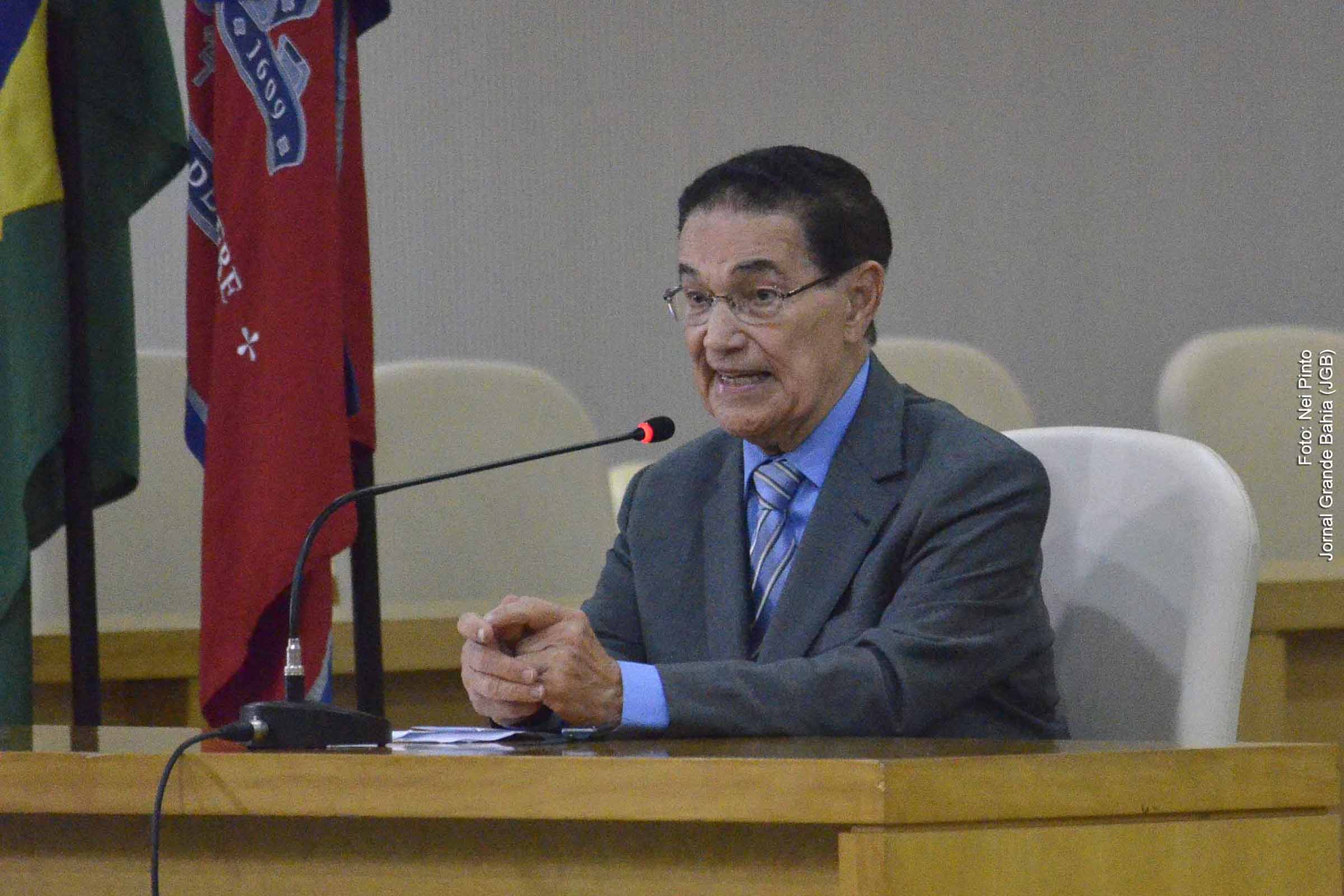 Divaldo Franco começou sua trajetória como educador em 1943, antes de se aprofundar nos ensinamentos de Allan Kardec. Em 1947, fundou o Centro Espírita Caminho da Redenção, dando início à sua contribuição ao espiritismo.