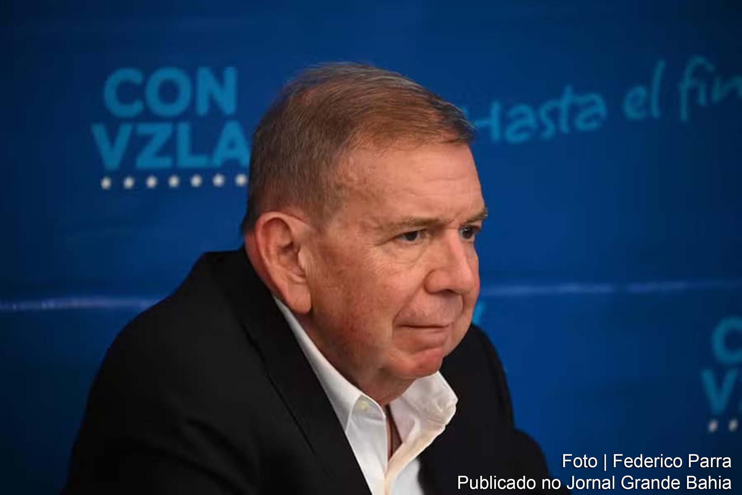 Edmundo González, ex-candidato à presidência da Venezuela, chegou a Madrid após solicitar asilo político na Espanha.