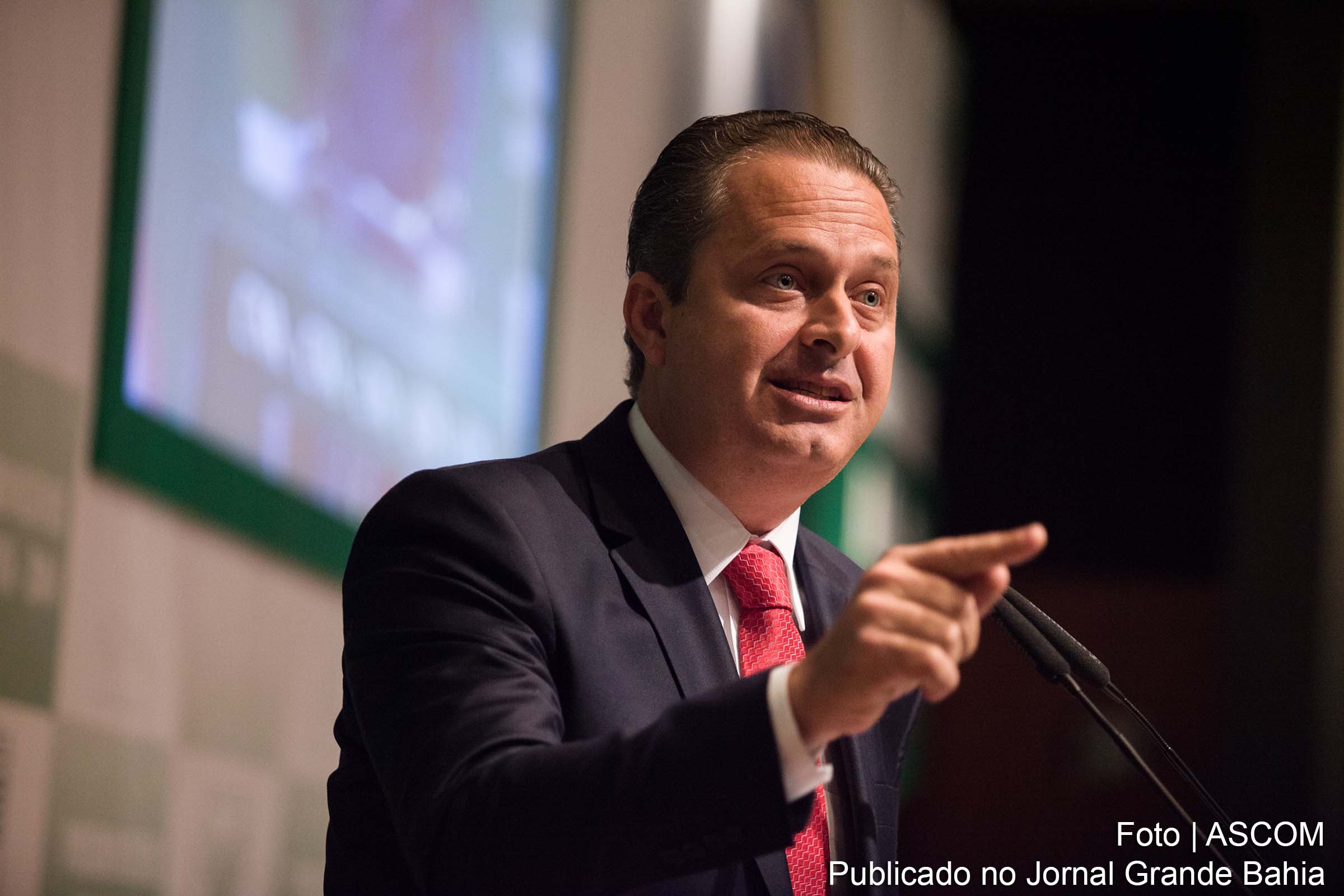 Eduardo Campos faleceu em um acidente aéreo em 2014 durante sua candidatura à Presidência da República.