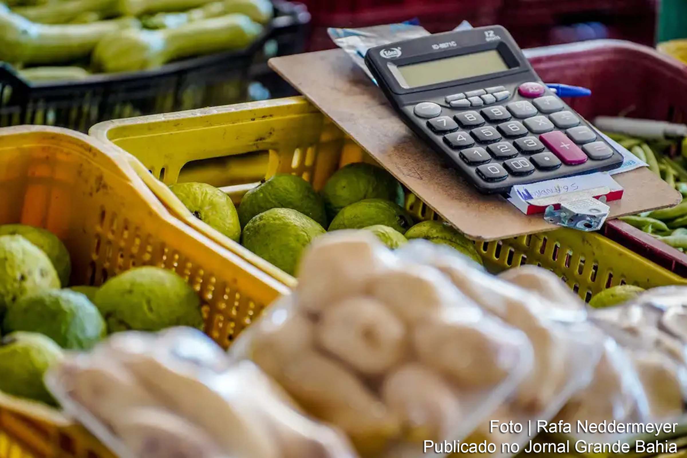 Queimadas e variações climáticas afetam a produção de alimentos em São Paulo, com previsões de impacto nos preços ainda em 2024.