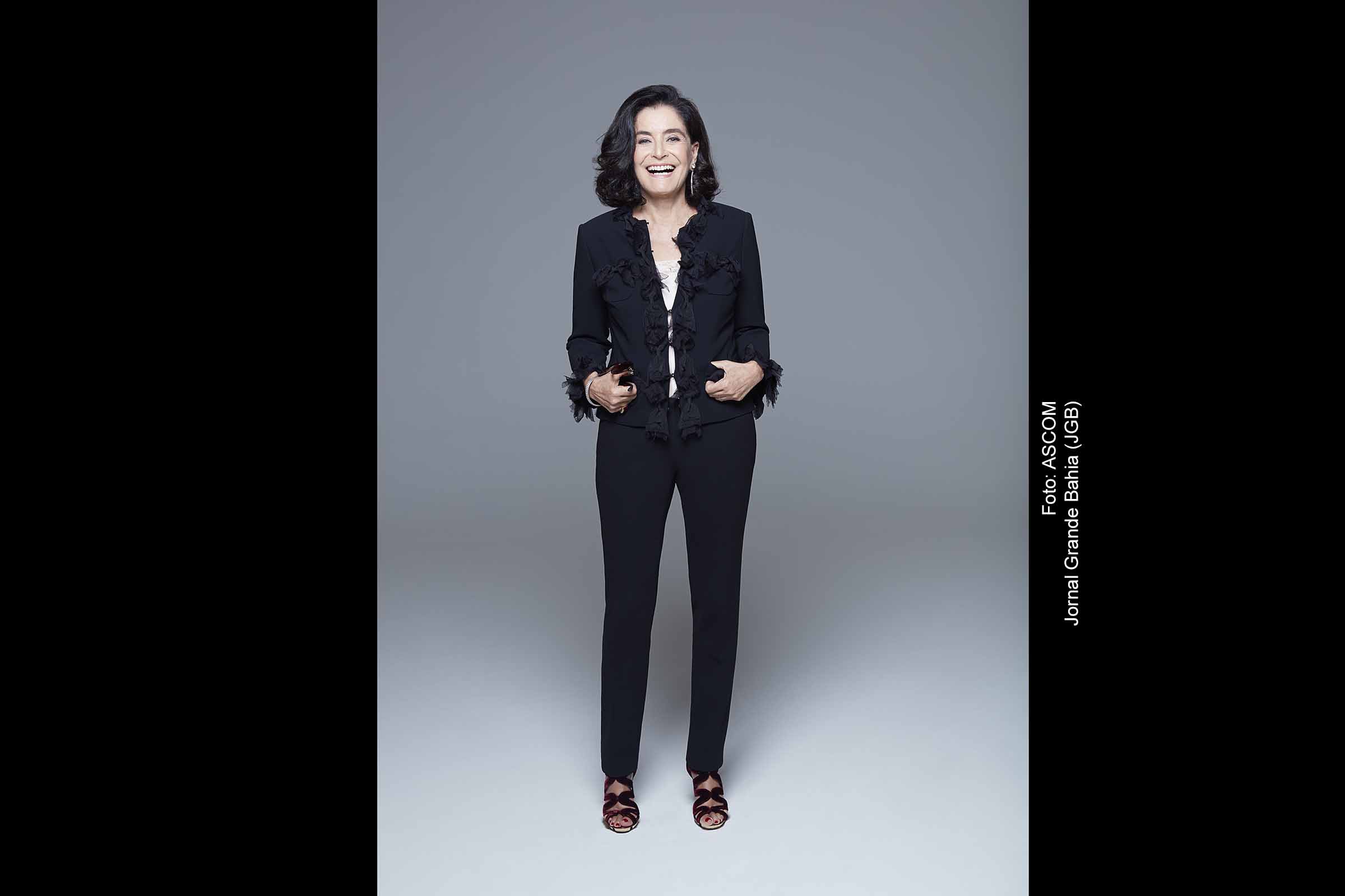 Gloria Kalil, referência no universo da moda, participa de talk show no Boulevard Shopping em Feira de Santana, discutindo tendências, comportamento e estilo.