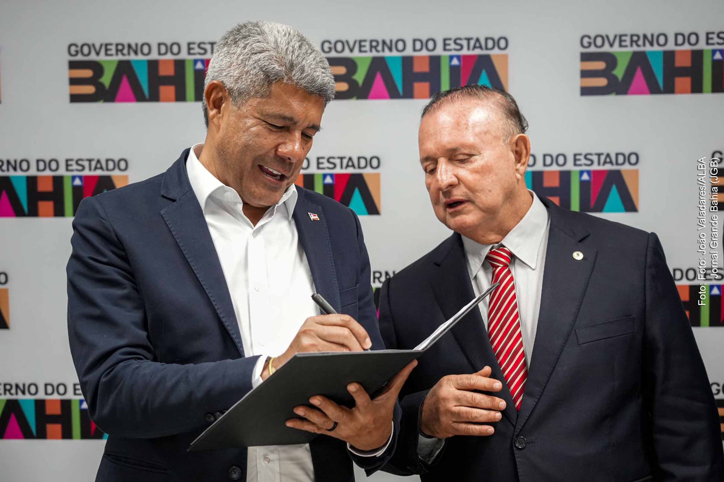 Governador Jerônimo Rodrigues e o deputado Adolfo Menezes, presidente da ALBA.