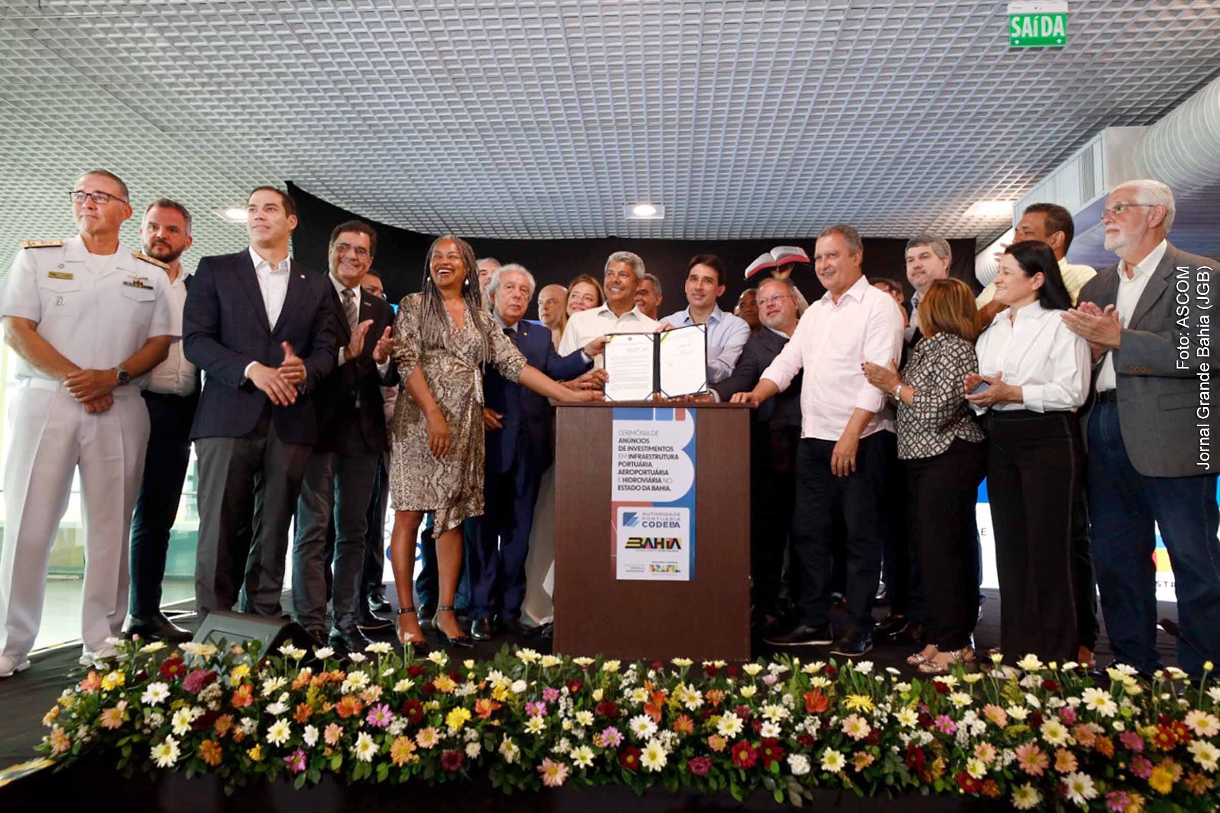 Governador Jerônimo Rodrigues participa de cerimônia no Terminal da Codeba, em Salvador, onde foram anunciados investimentos em infraestrutura.