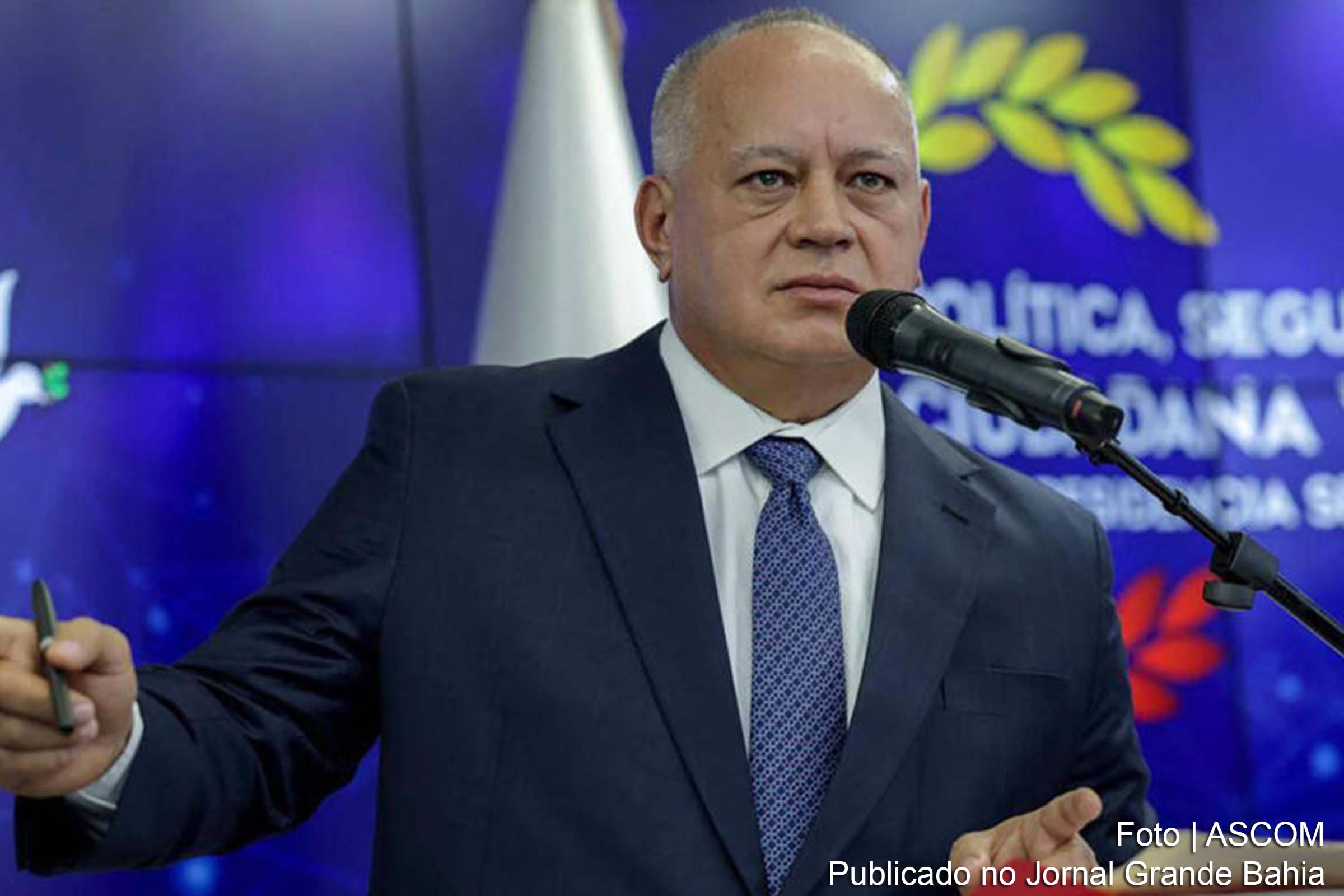 Diosdado Cabello, ministro do Interior da Venezuela, durante coletiva de imprensa onde anunciou as prisões e as acusações contra cidadãos americanos, espanhóis e tchecos.