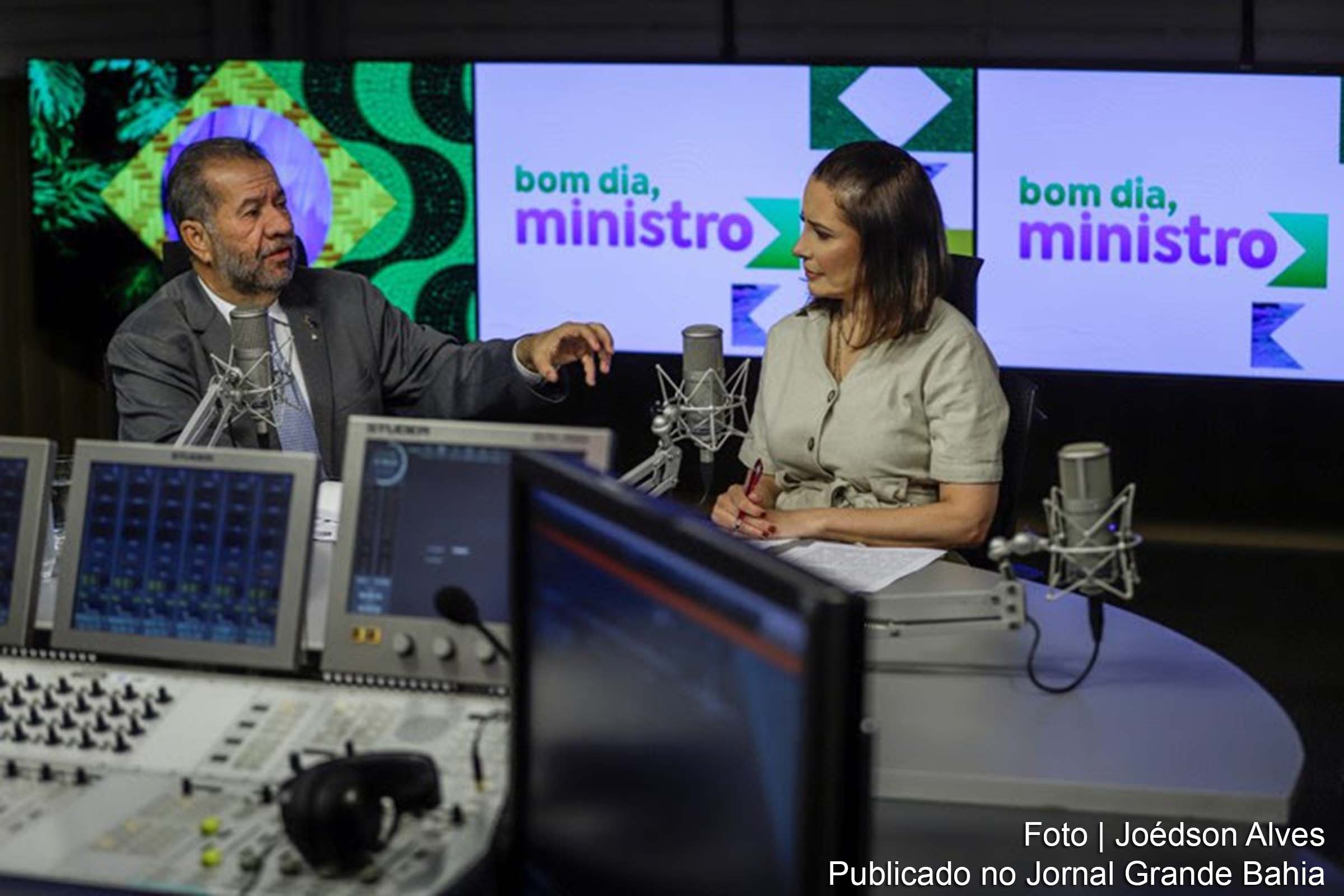 Ministro da Previdência Social, Carlos Lupi, participou do programa "Bom Dia, Ministro".
