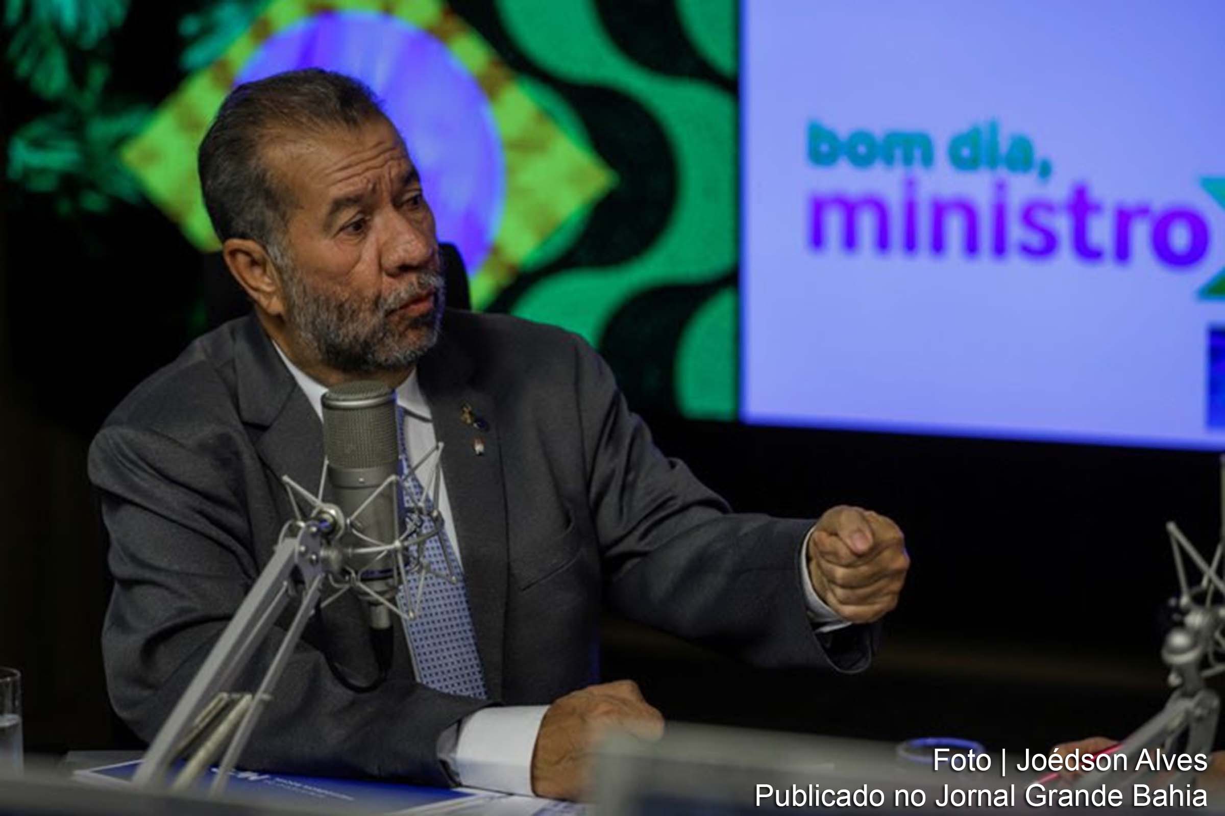 O ministro Carlos Lupi anunciou novas regras para o empréstimo consignado de aposentados e pensionistas do INSS, que entrarão em vigor em janeiro de 2025.