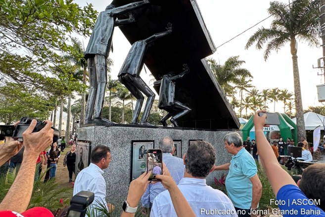 Monumento em homenagem aos precursores do Parque de Exposição João Martins da Silva é inaugurado durante a abertura da Expofeira 2024.