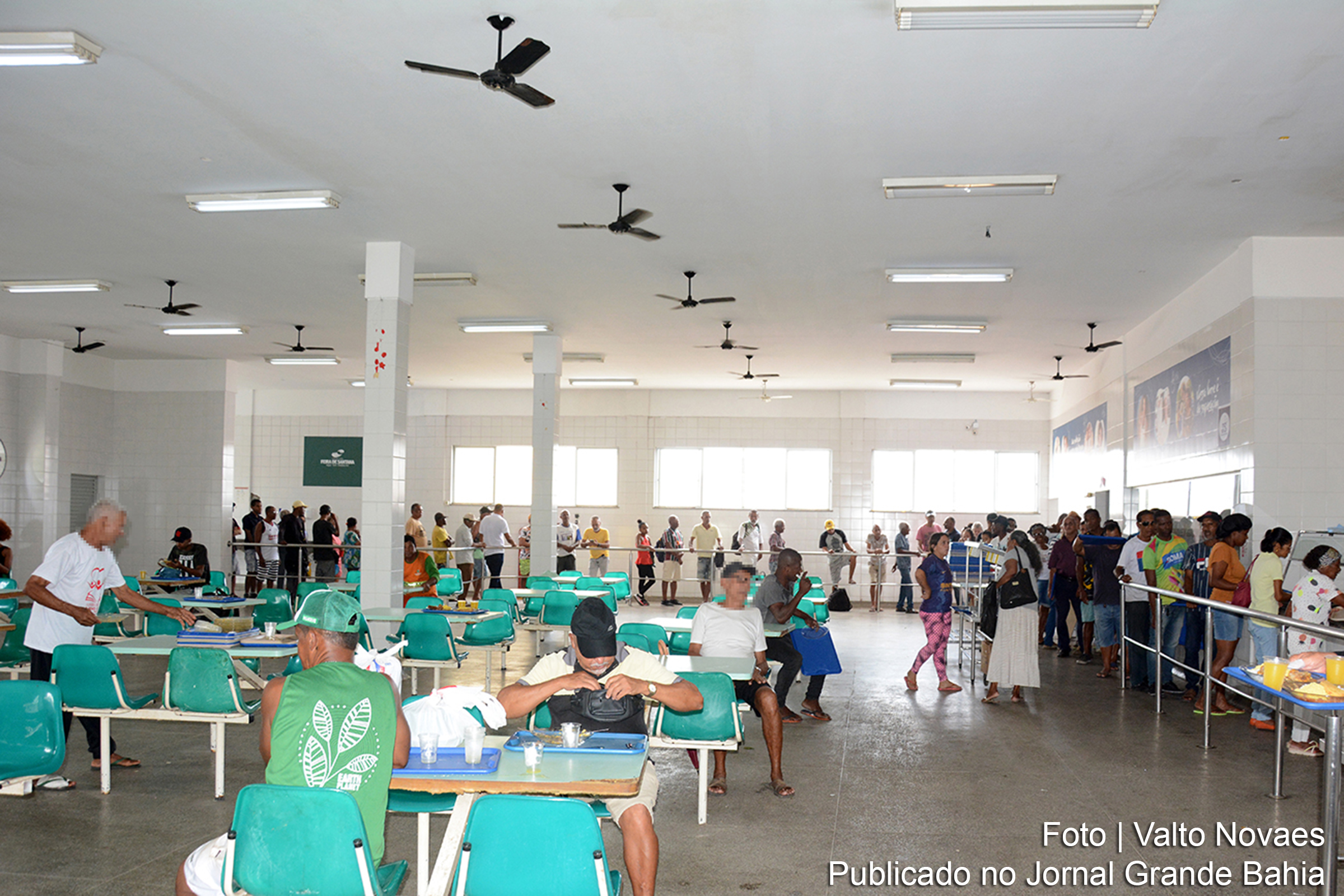 Mil pratos de caruru são servidos no Restaurante Popular de Feira de Santana no Dia de São Cosme e Damião