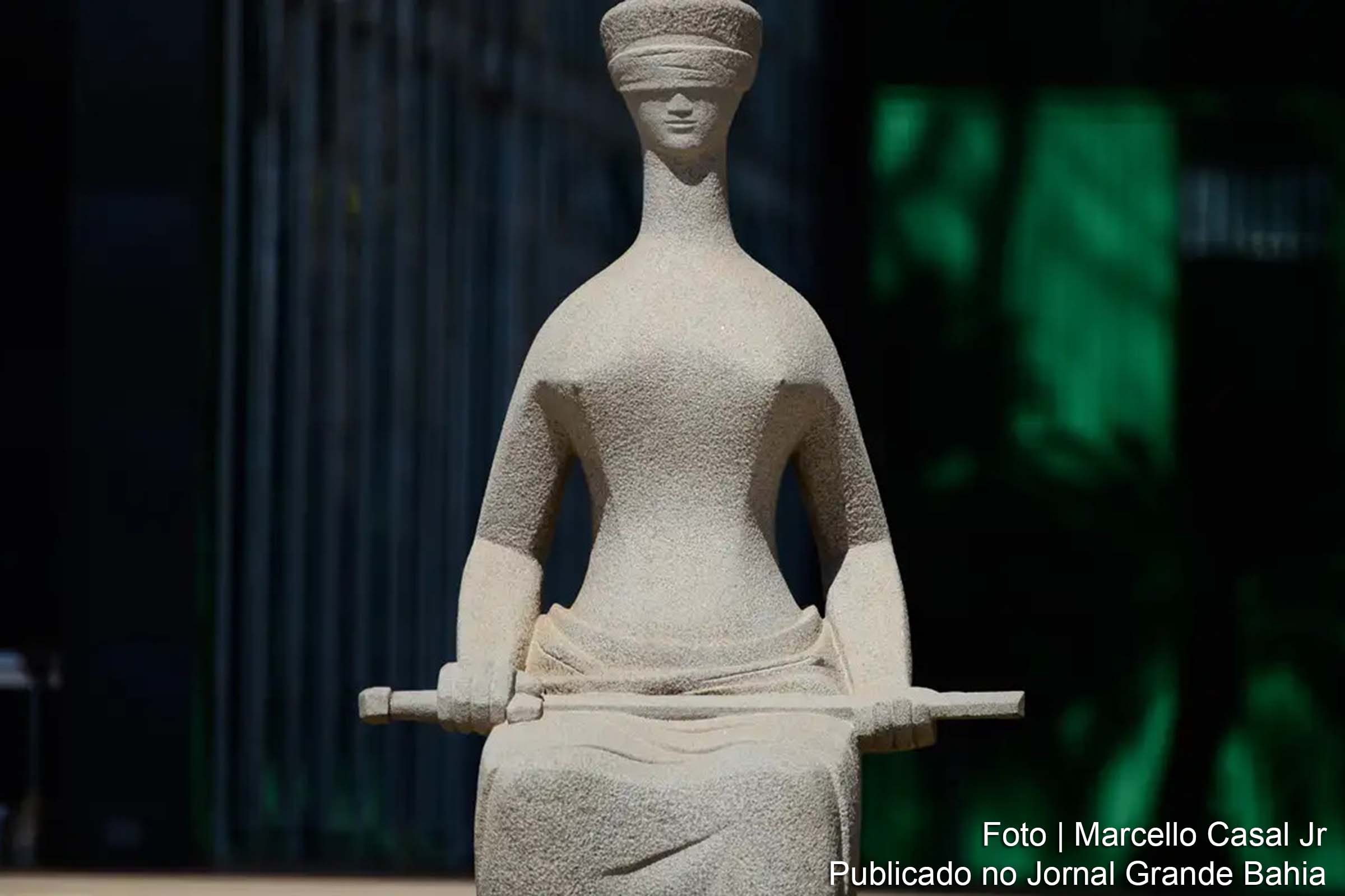 O STF alerta sobre golpes virtuais que utilizam falsas cobranças de multas para obter informações pessoais.