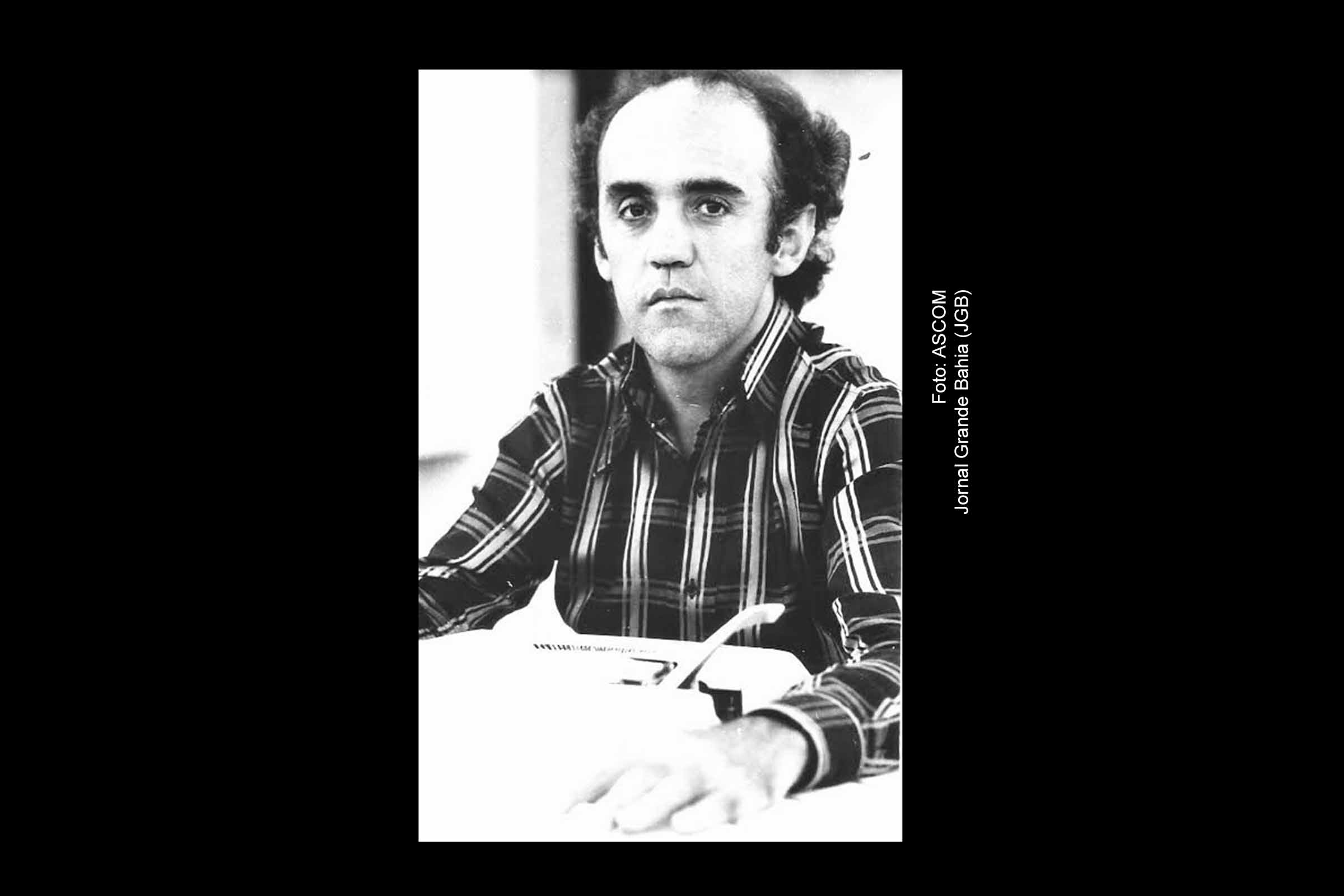 Sebastião Nery, jornalista e escritor baiano, foi uma das figuras mais marcantes do jornalismo político brasileiro, tendo sua trajetória ligada tanto à política quanto à crítica dos bastidores do poder. Nery faleceu aos 92 anos, sendo homenageado com luto oficial pela Assembleia Legislativa da Bahia.