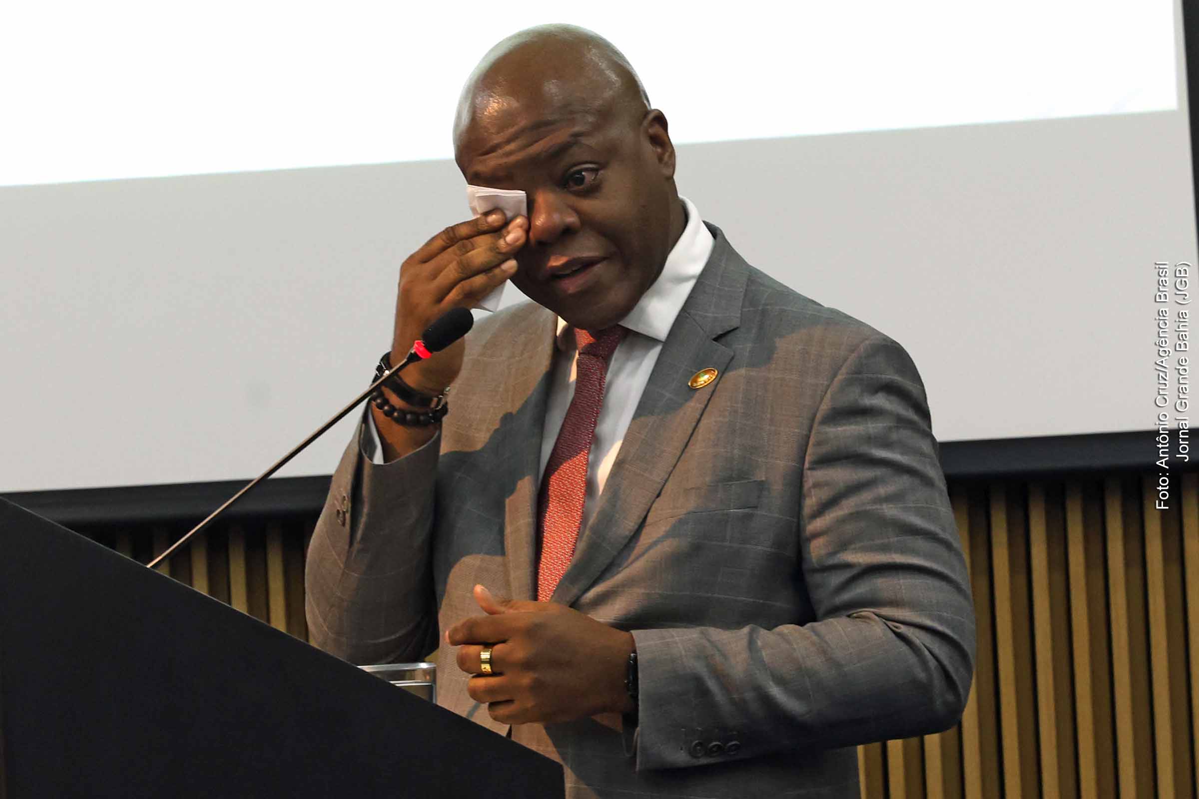 Ministro Silvio Almeida é investigado por denúncias de assédio sexual