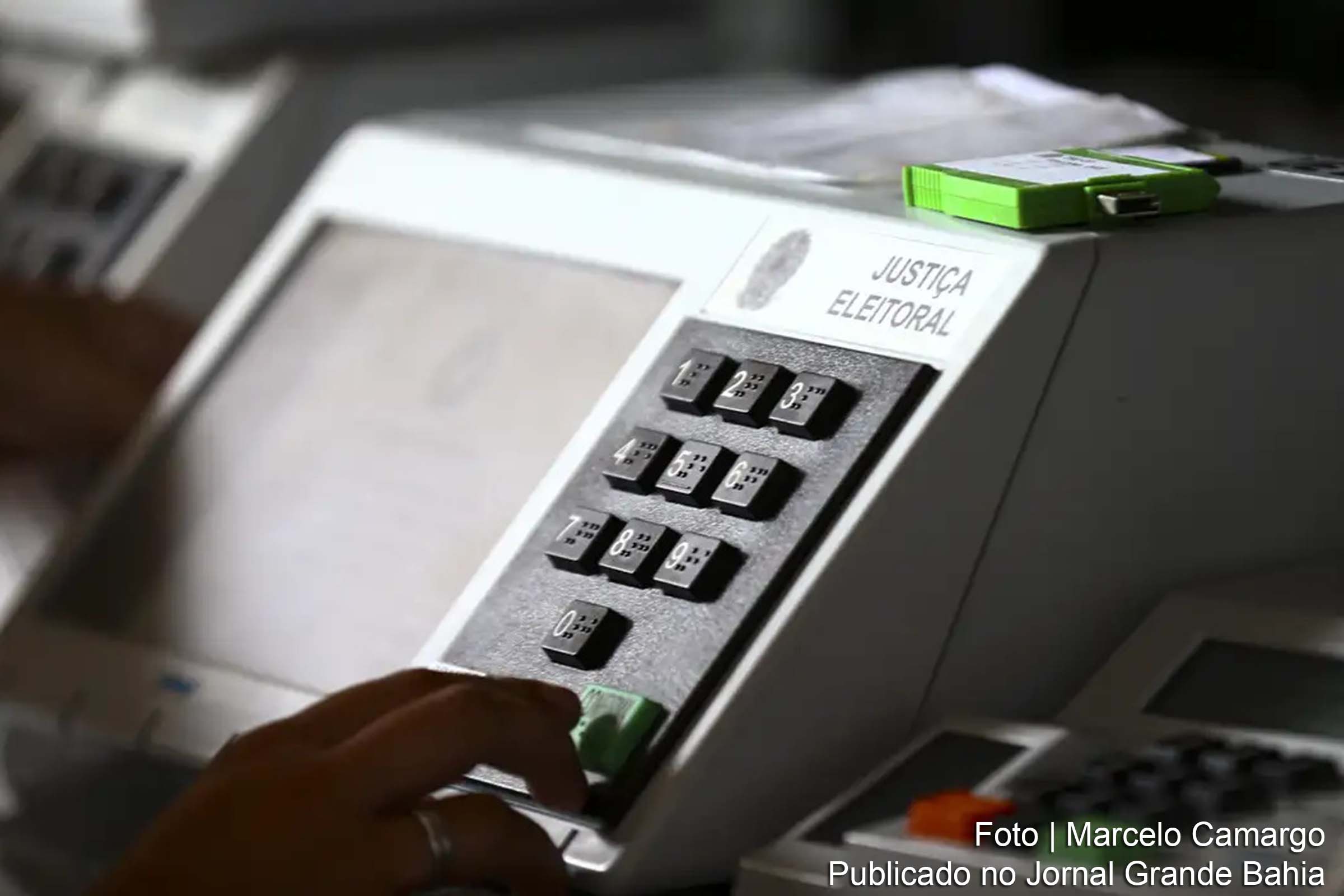 Em cidades menores, a falta de oportunidades e o subemprego são desafios significativos.