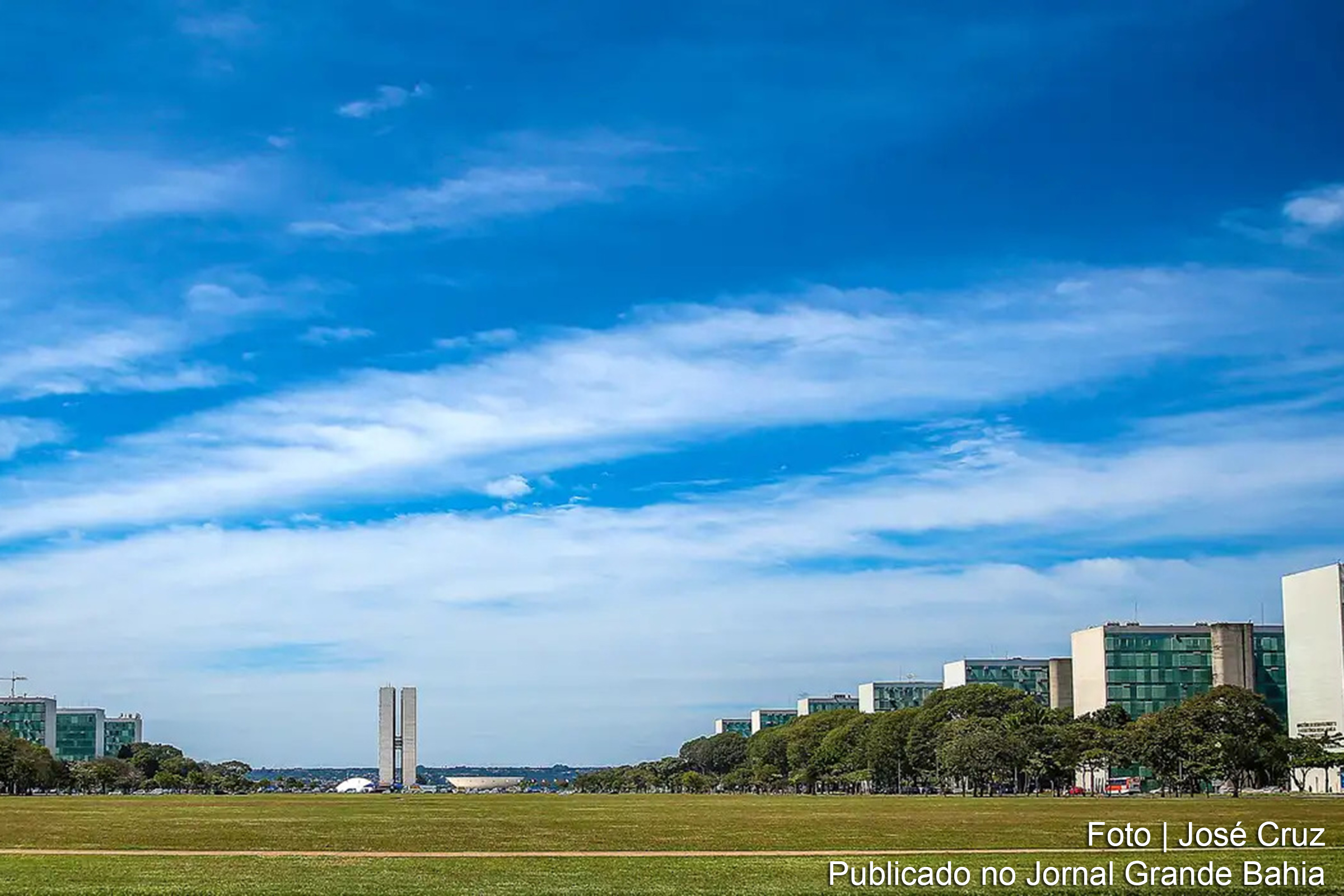 Projeto de lei do Orçamento de 2025 autoriza a criação de novas vagas no setor público, incluindo professores e outras categorias.