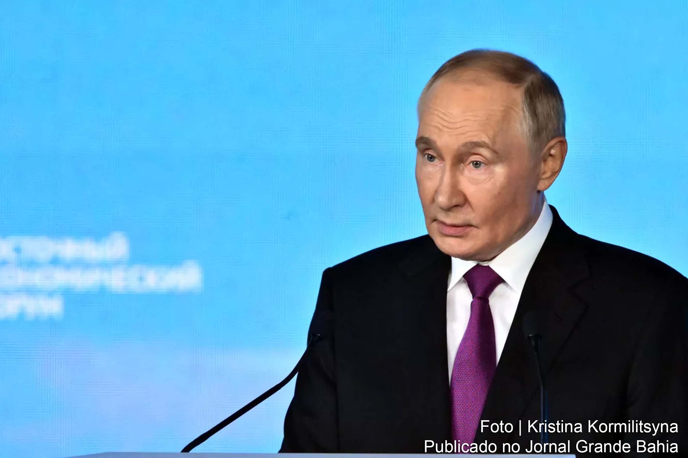 Presidente Vladimir Putin acusa EUA de buscar domínio global através da Ucrânia e reforça preparativos militares russos