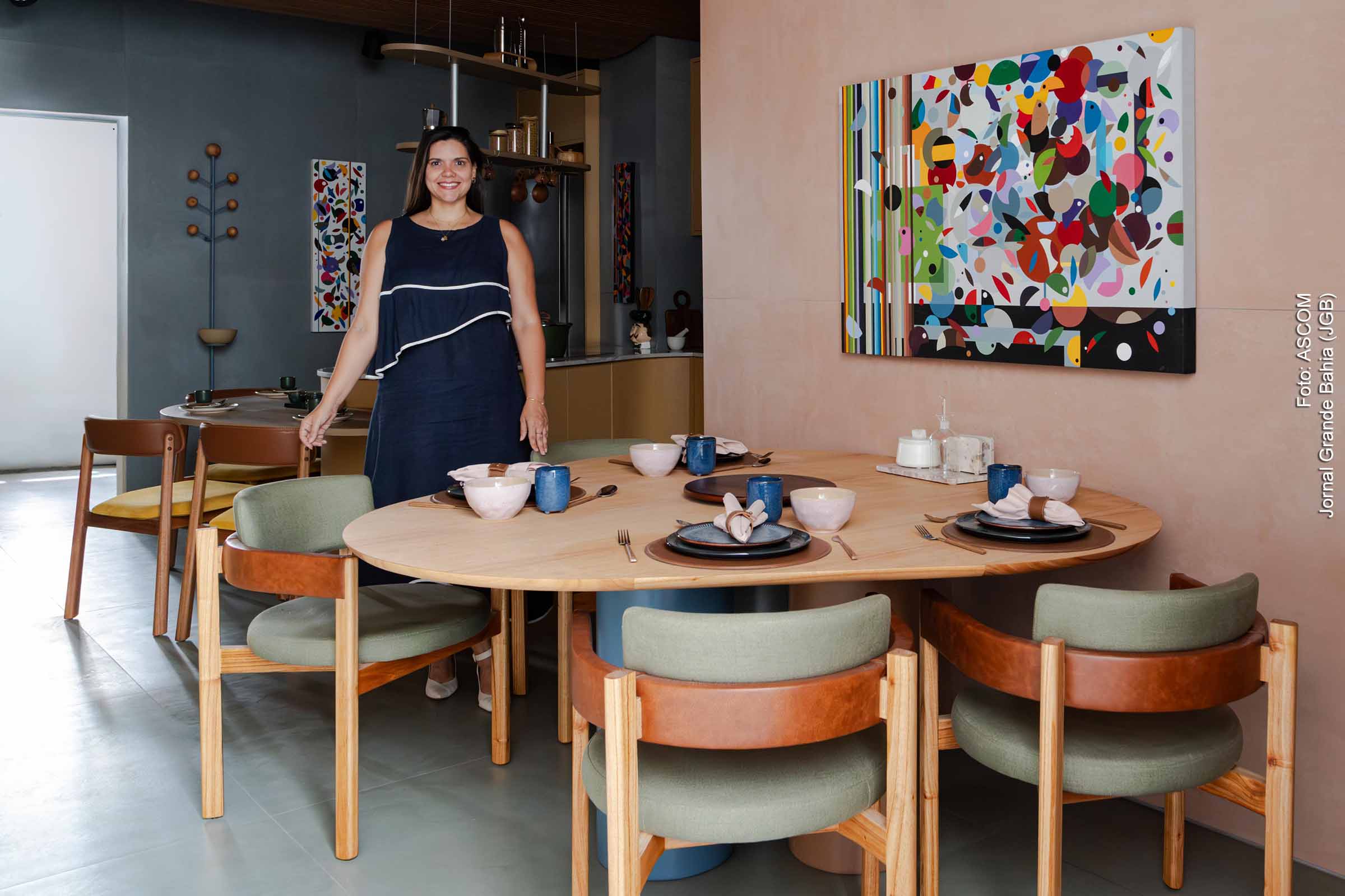 A Cozinha Dom Amaro, projetada pela arquiteta Natália Coelho, combina cores vibrantes e formas geométricas, unindo arte e funcionalidade na Mostra CASAS CONCEITO 2024.