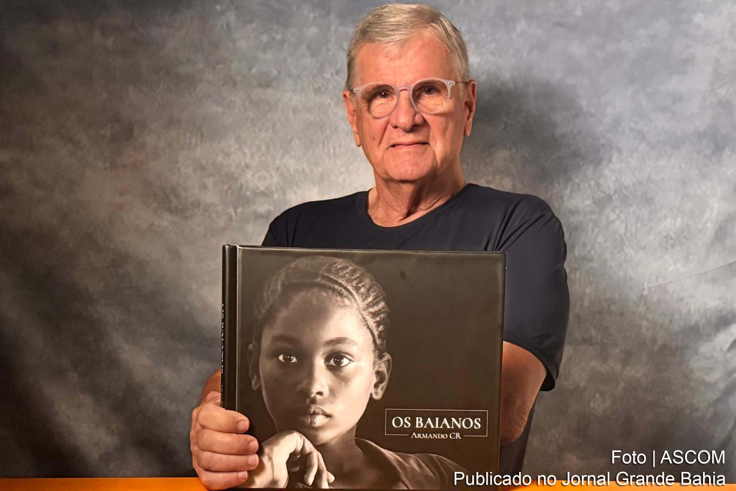 Armando CR apresenta seu primeiro livro, "Os Baianos", em evento que celebra a fotografia e a cultura baiana.