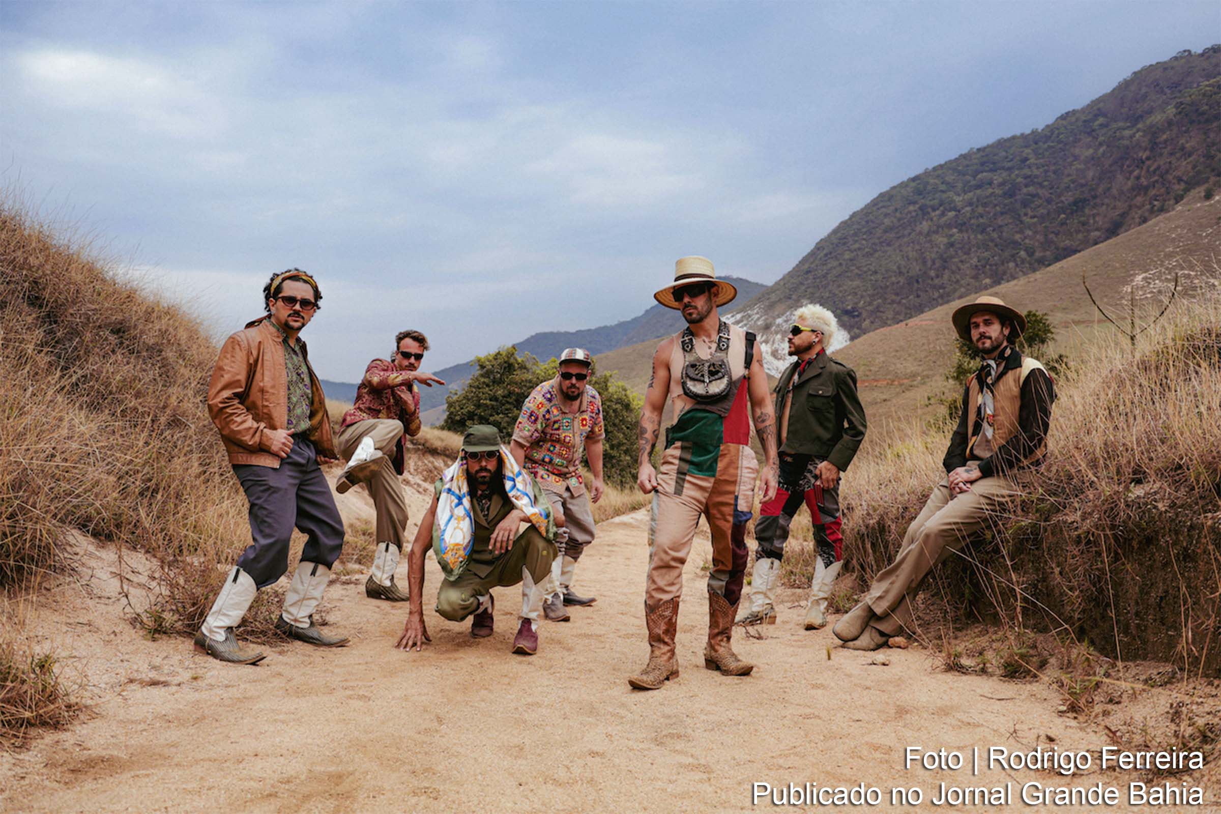 O grupo apresenta uma proposta que mescla ritmos regionais e contemporâneos, celebrando o retorno aos palcos com nova formação.