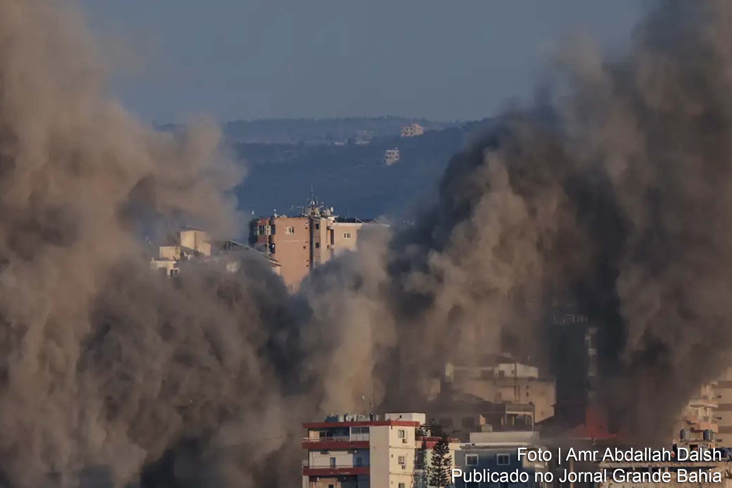 O Exército israelense realiza ataques aéreos em mais de 50 localidades no Líbano, enquanto continua sua ofensiva contra o Hamas na Faixa de Gaza.