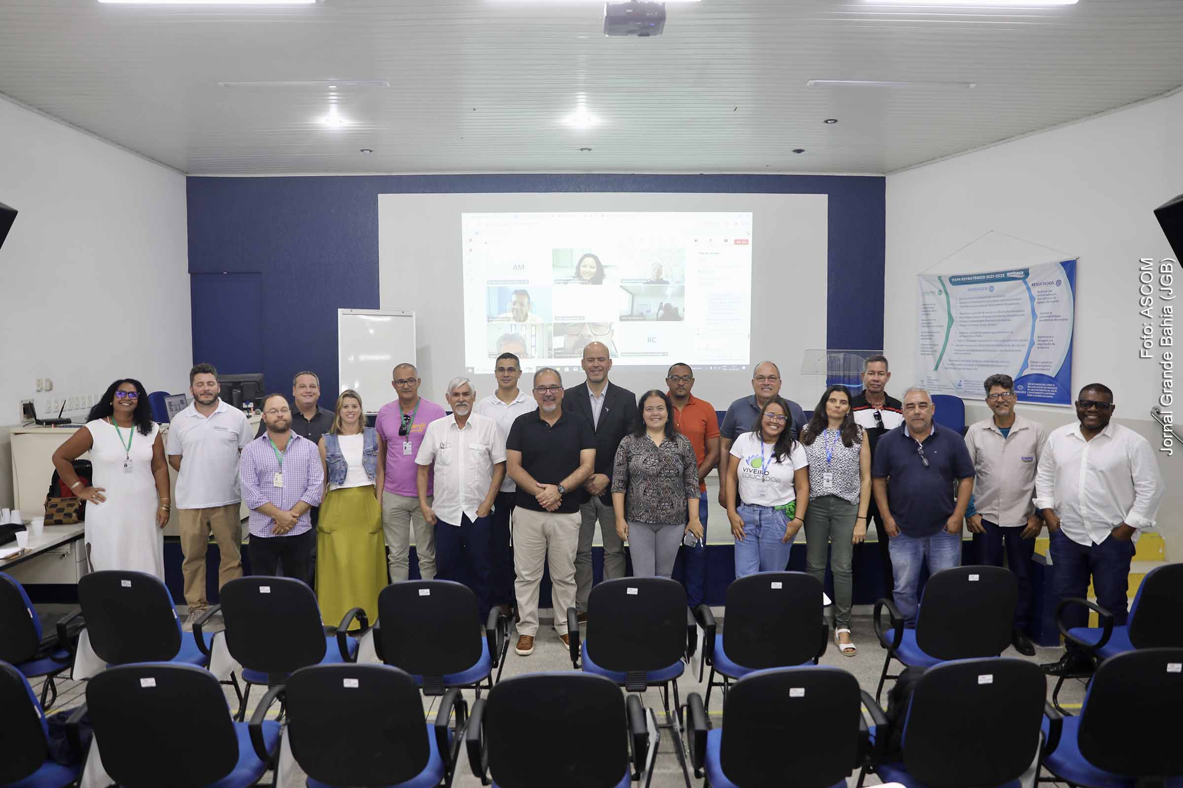 Membros do Comitê da Bacia Hidrográfica do Rio Paraguaçu participam da 27ª Reunião Extraordinária em Feira de Santana, onde foi analisado o parecer técnico sobre o Plano de Recursos Hídricos.