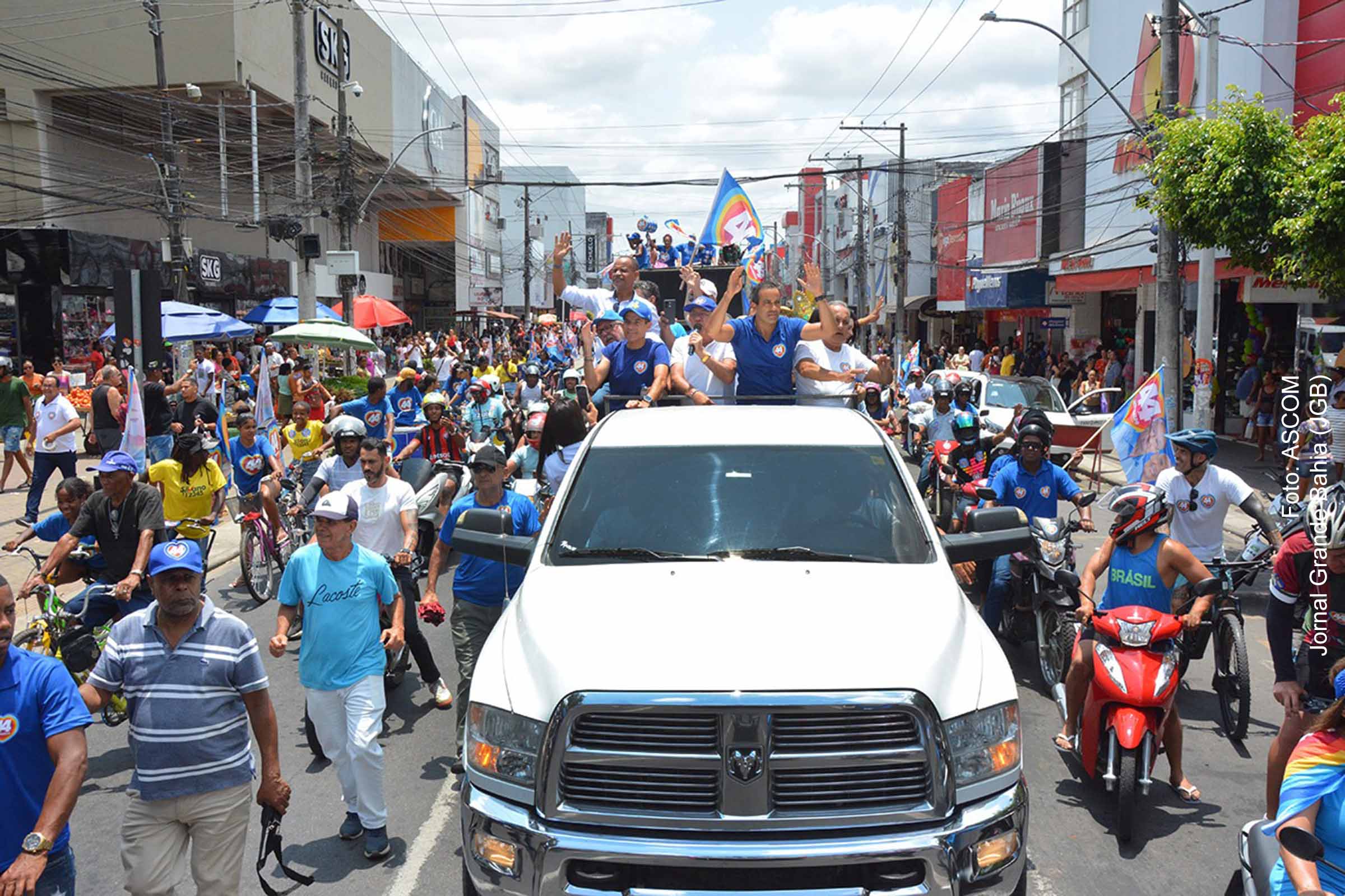 Candidato José Ronaldo realiza carreata em Feira de Santana; Bruno Reis e ACM Neto participam