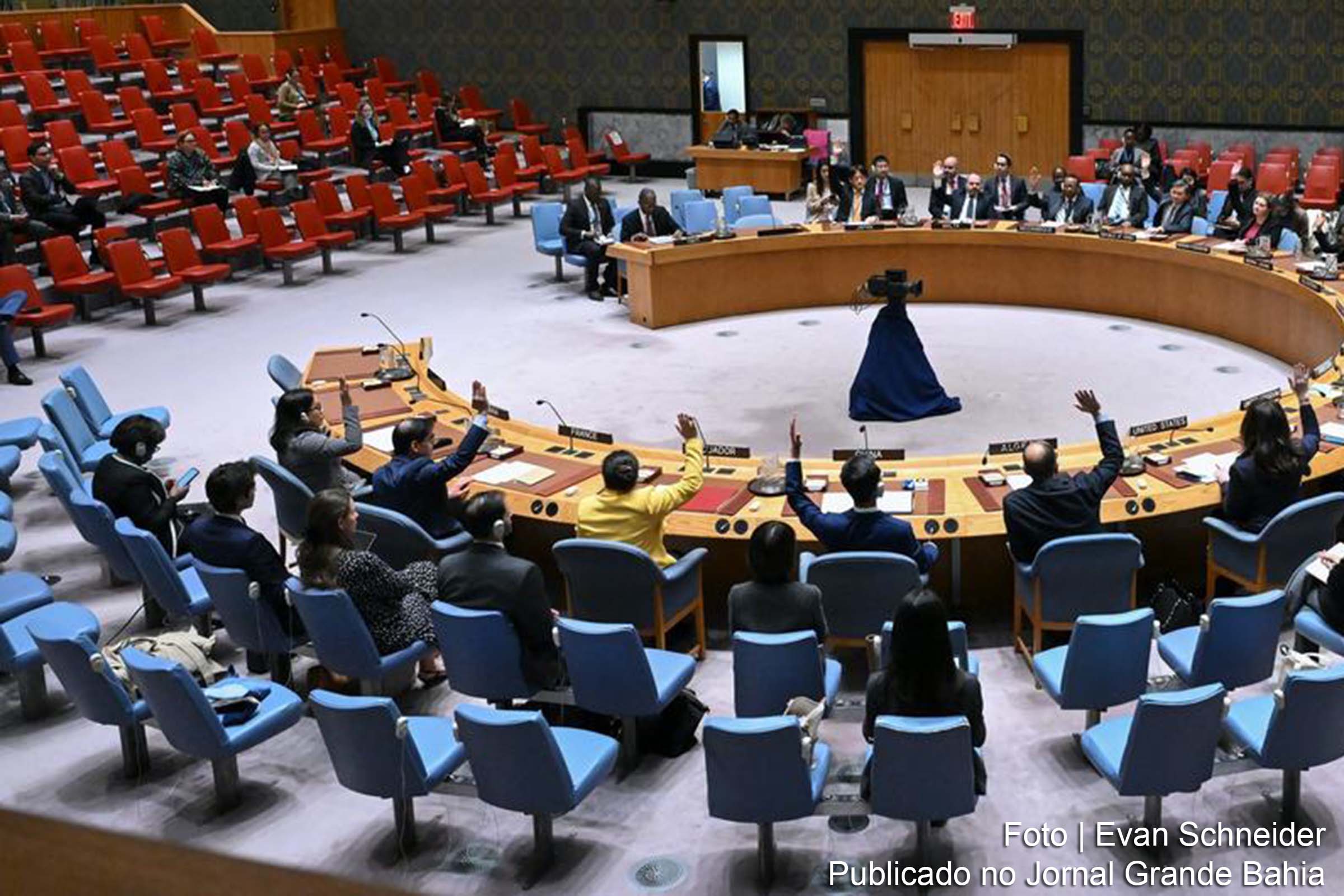 Reunião busca soluções para a crise humanitária e a insegurança crescente na capital haitiana.