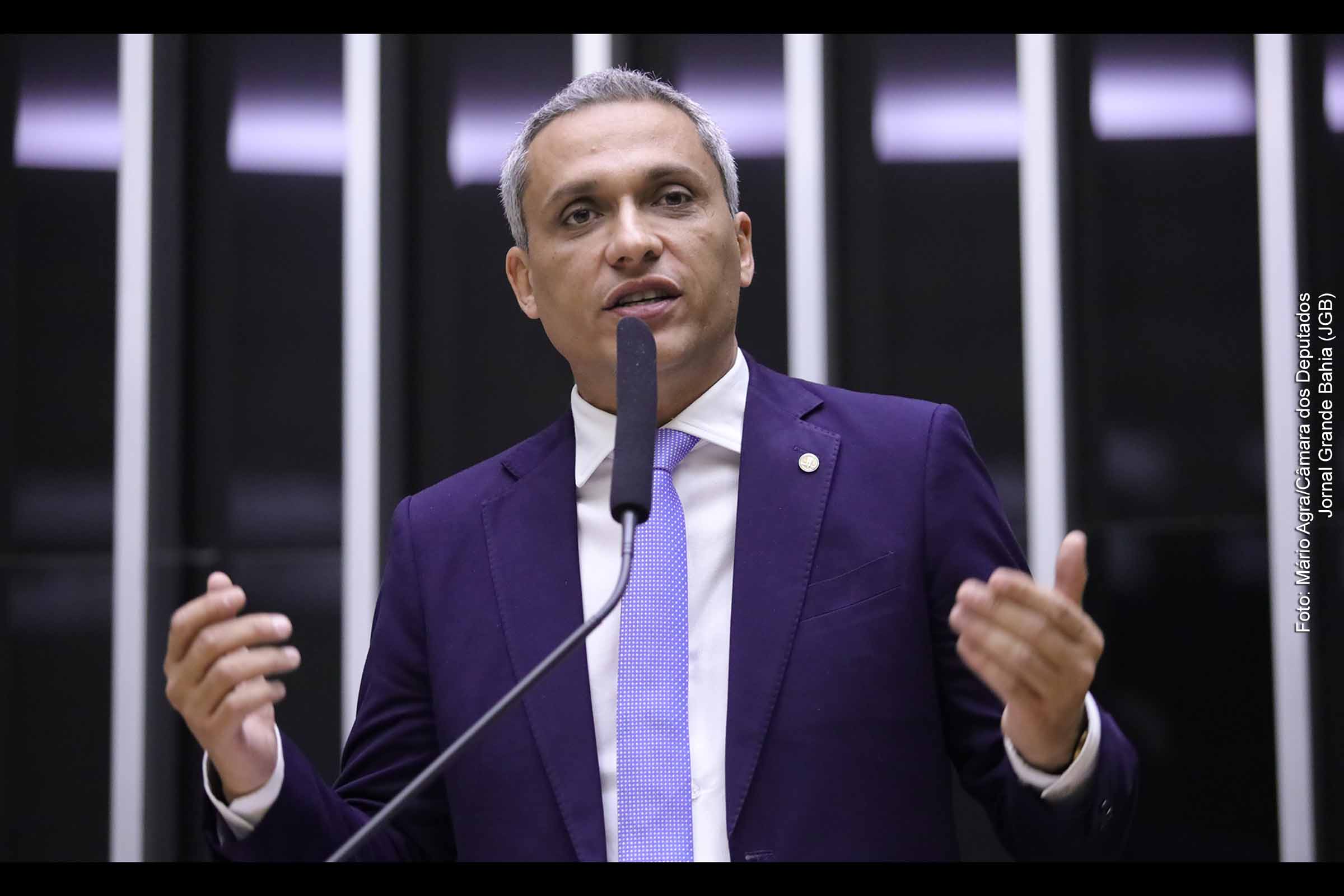 Ministro Alexandre de Moraes, do STF, autoriza cumprimento de mandados de busca e apreensão envolvendo o deputado federal Gustavo Gayer (PL-GO) em investigação sobre desvios de recursos públicos.