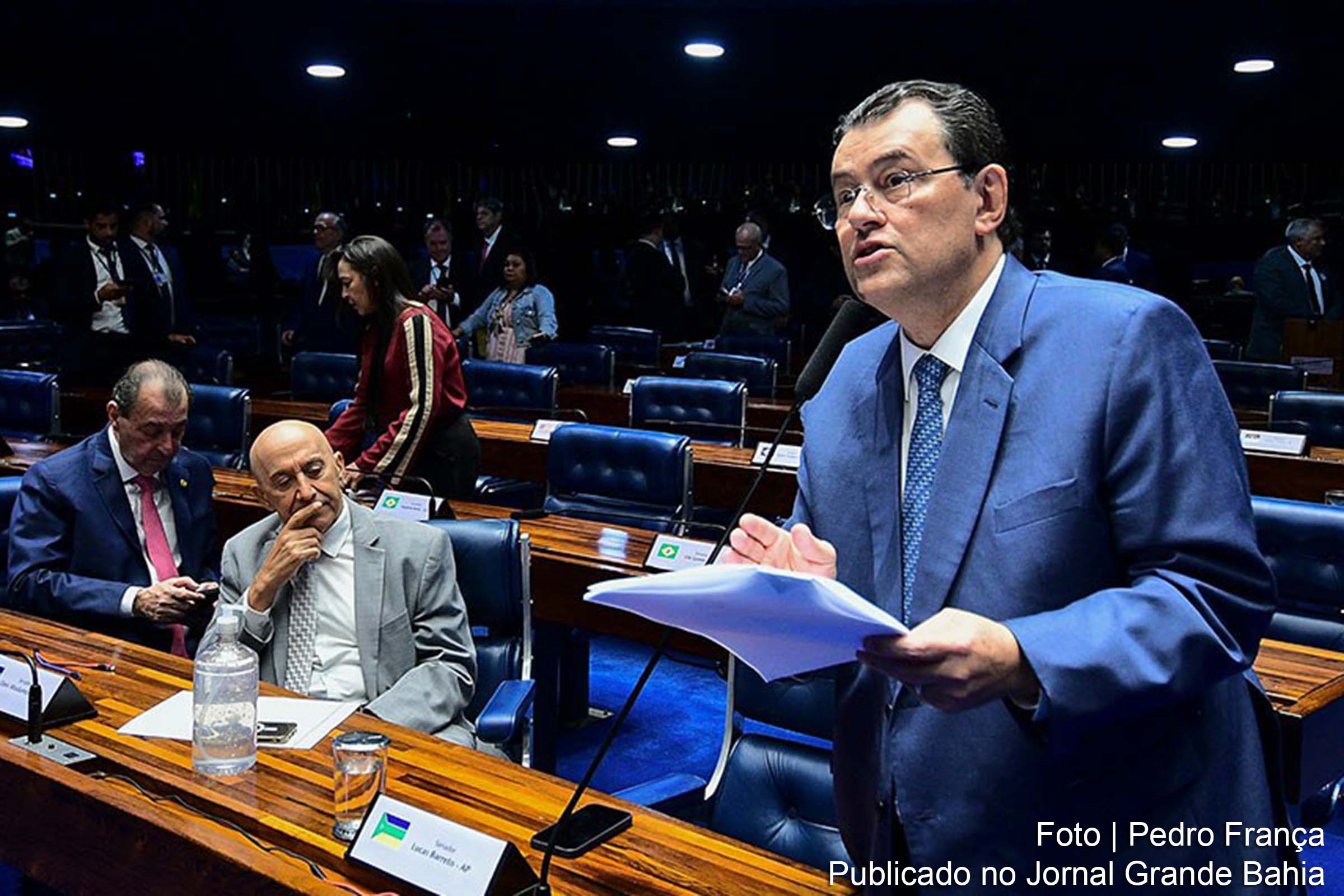 O Senado aprova a prorrogação da isenção do Adicional ao Frete para a Renovação da Marinha Mercante, beneficiando a navegação nas regiões Norte e Nordeste do Brasil.