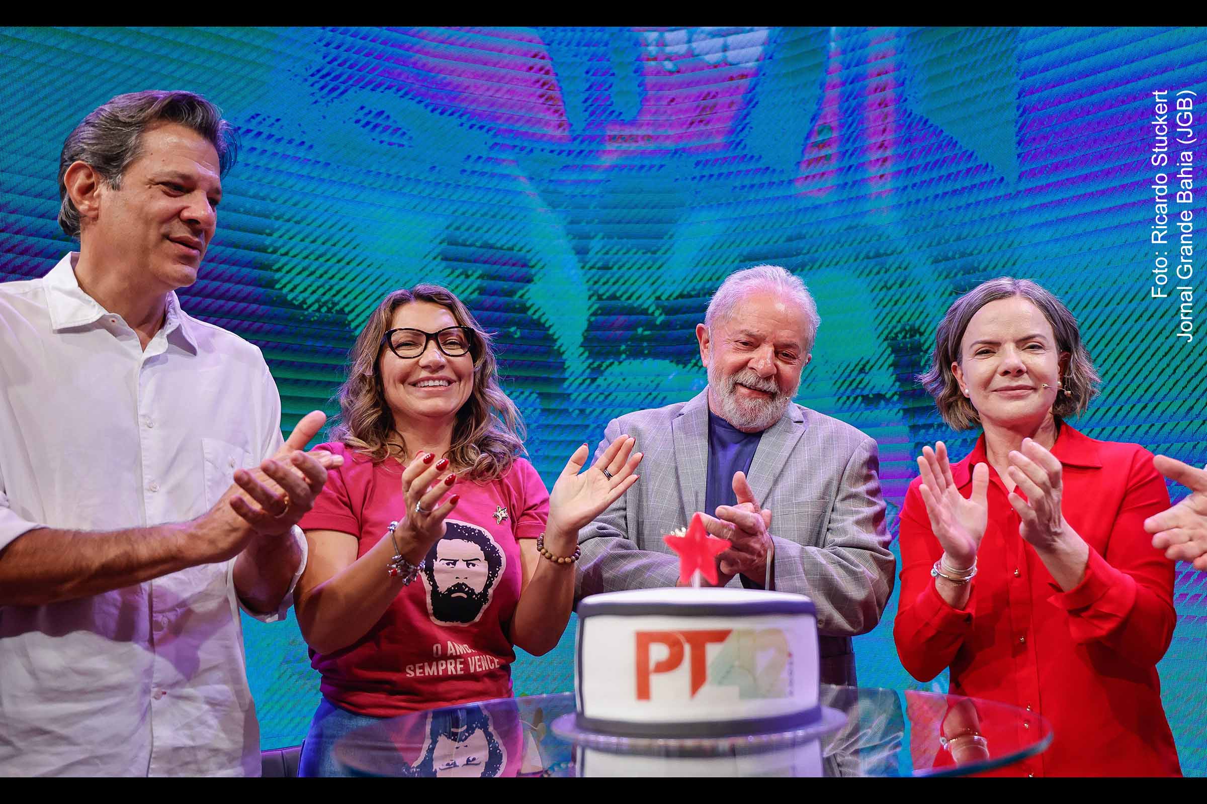Ministro Fernando Haddad, Rosângela Lula da Silva, presidente Lula e a deputada Gleisi Hoffmann, presidente nacional do PT.
