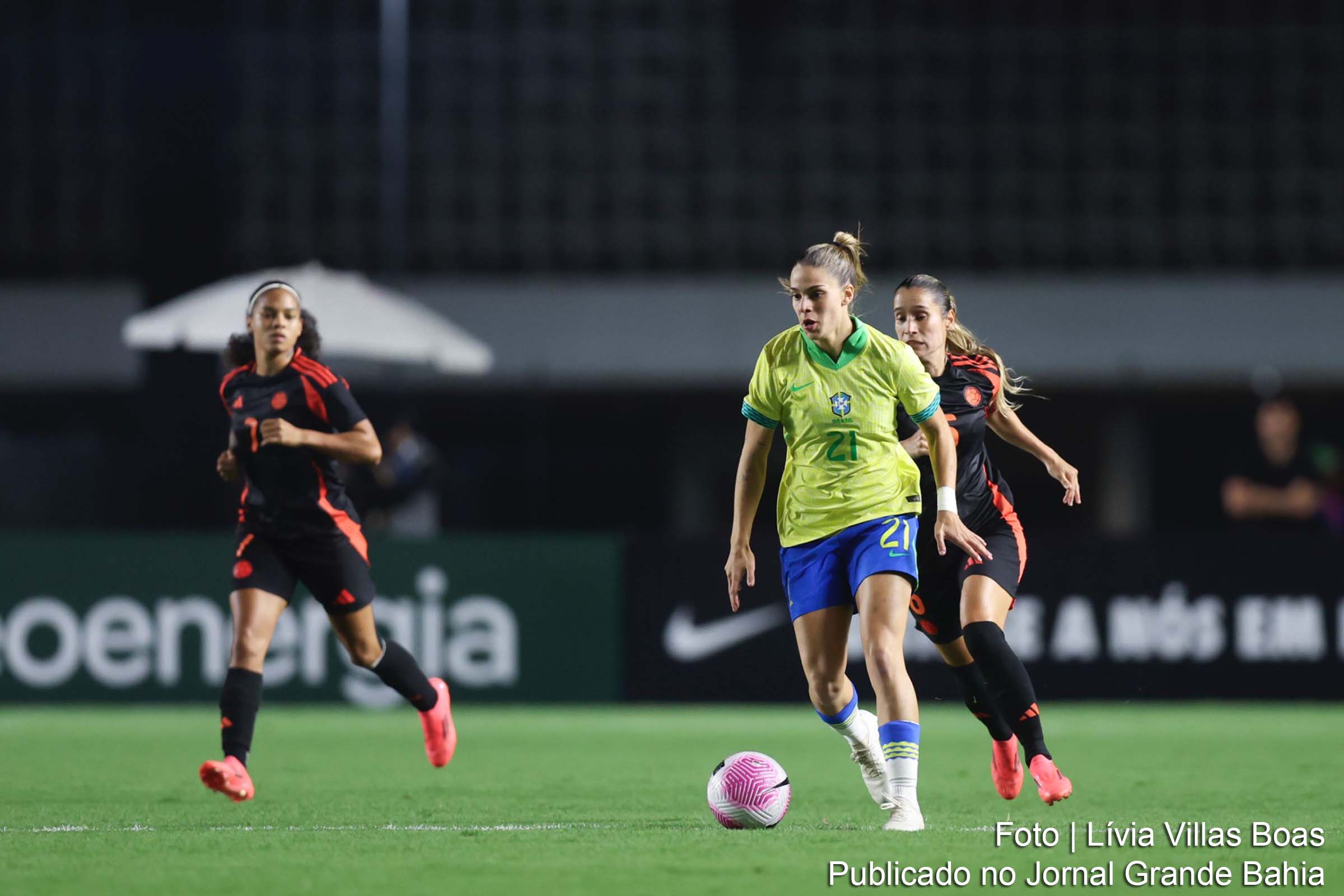 Atacante Gio celebra desempenho e gol na vitória do Brasil sobre a Colômbia