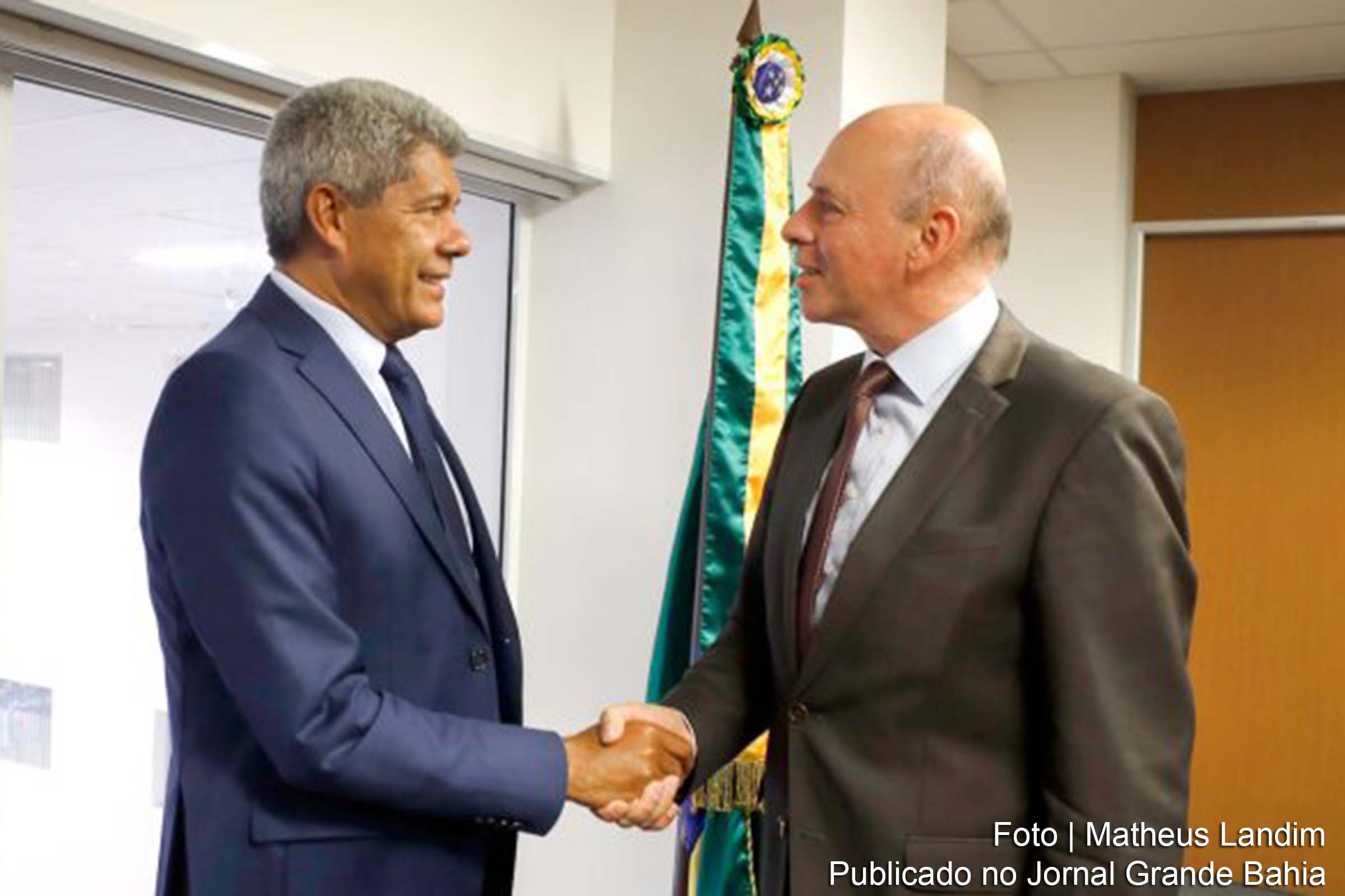 O encontro entre o governador Jerônimo Rodrigues e o embaixador Peter Claes abordou áreas de investimento e cooperação entre a Bahia e a Bélgica.