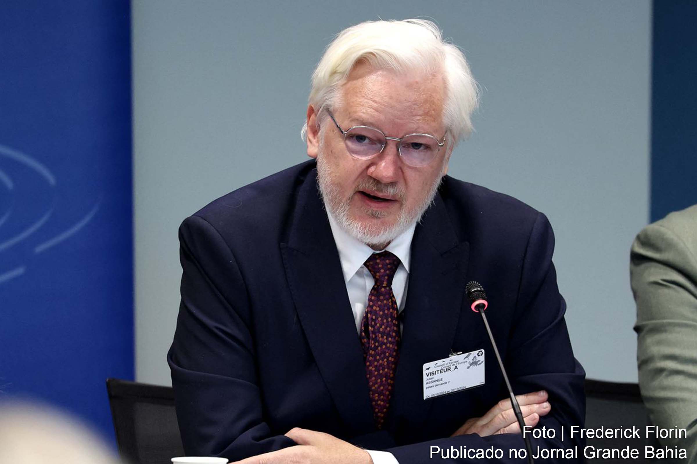 Julian Assange, fundador do Wikileaks, discute a liberdade de expressão após sua recente libertação, em audiência no Conselho da Europa.