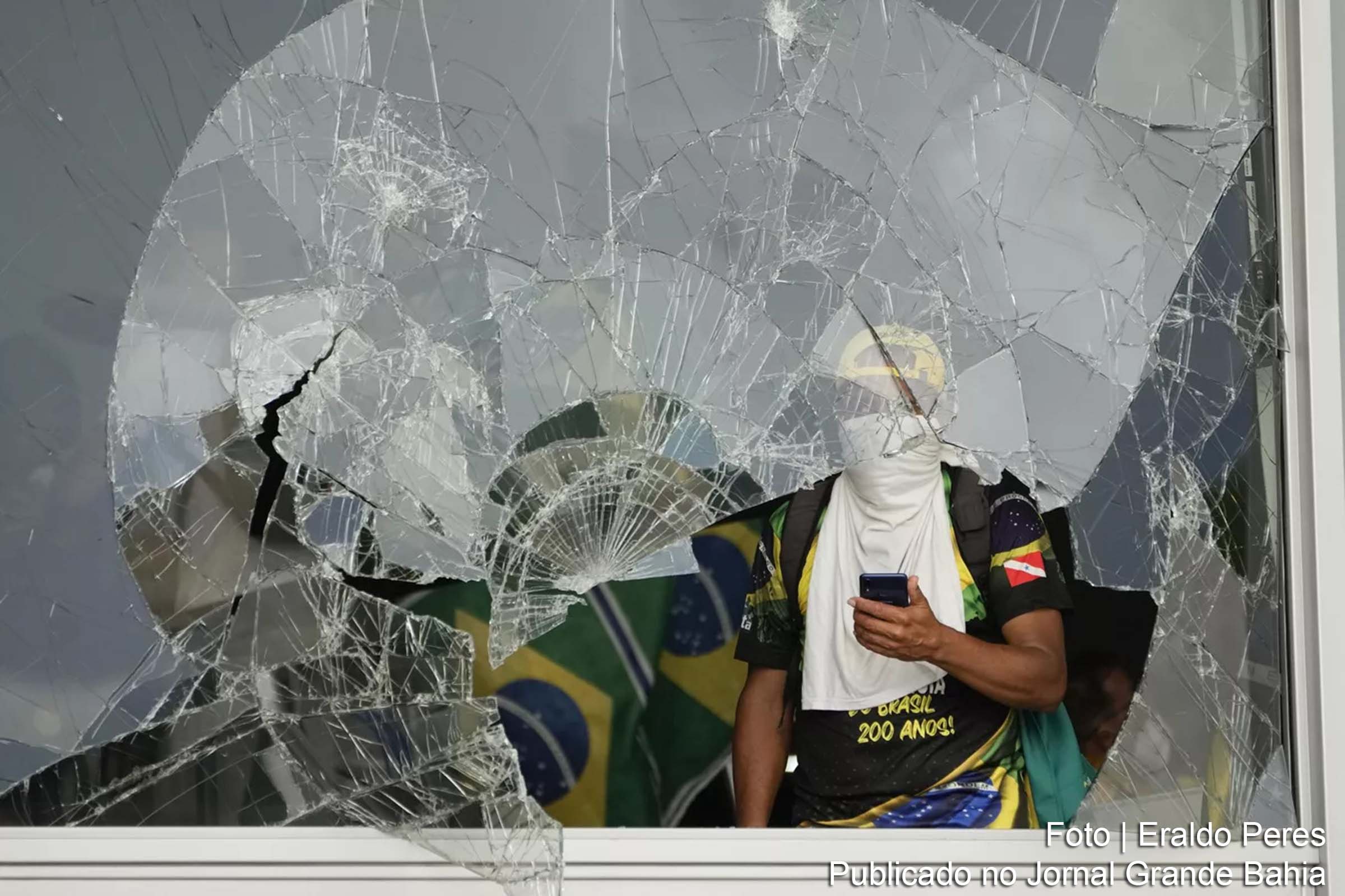 Polarização política e a radicalização ameaçam a democracia na América Latina, comprometendo o direito de autodeterminação dos povos.