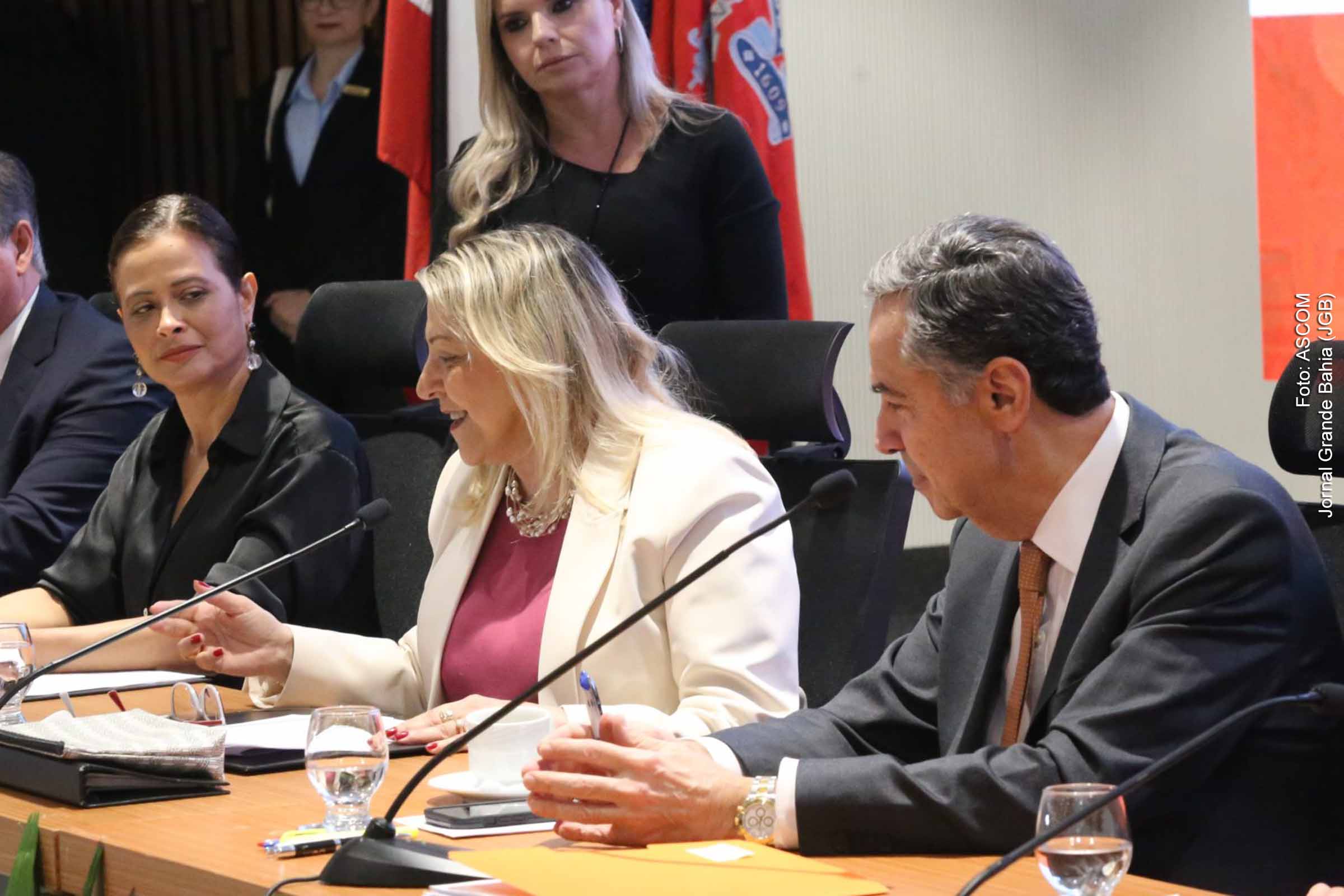 Ministro Luís Roberto Barroso e desembargadora Cynthia Resende formalizam cooperação para melhorar o fluxo de execuções fiscais no estado.