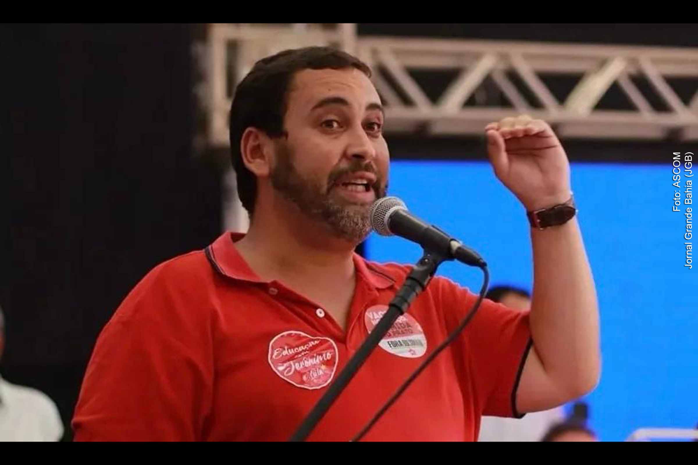 O presidente do PT Bahia, Éden Valadares, anuncia medidas judiciais contra o ex-prefeito de Salvador, ACM Neto, por acusações infundadas que associam o partido ao crime.