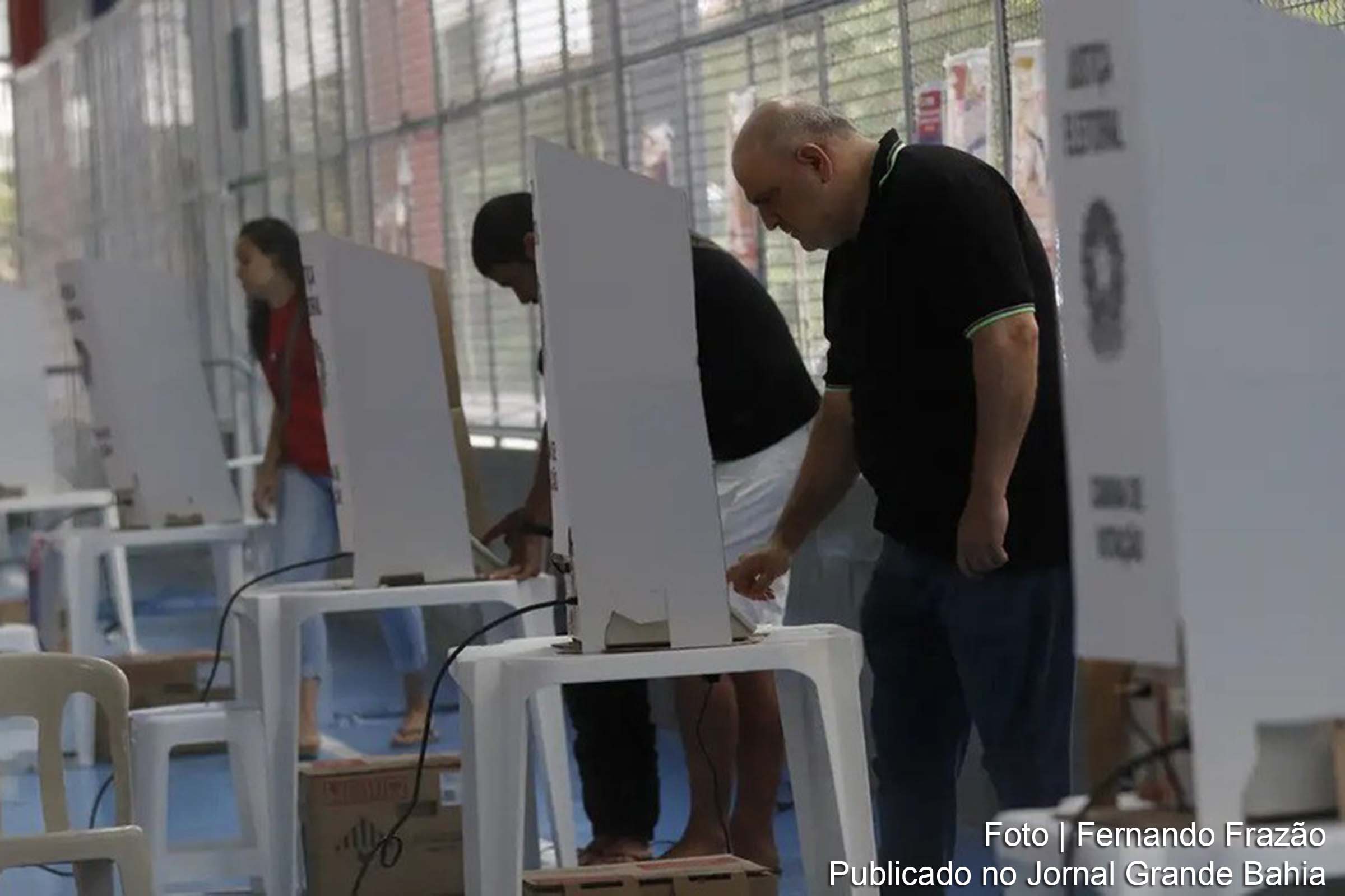 Com mais de 155 milhões de eleitores convocados, as escolhas de prefeitos e vereadores impactam diretamente a gestão municipal.