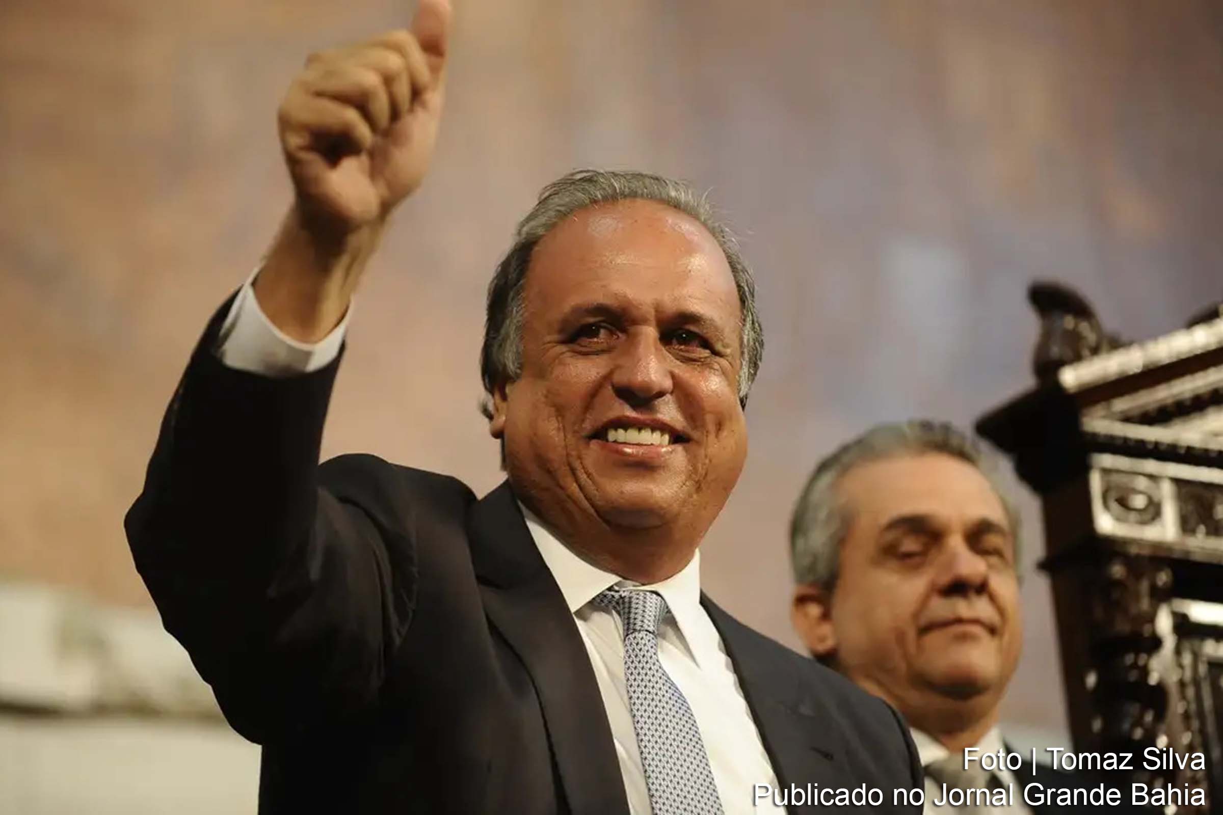 Luiz Fernando Pezão tem sua candidatura confirmada pela Justiça Eleitoral e é eleito prefeito de Piraí (RJ) com 58,58% dos votos.