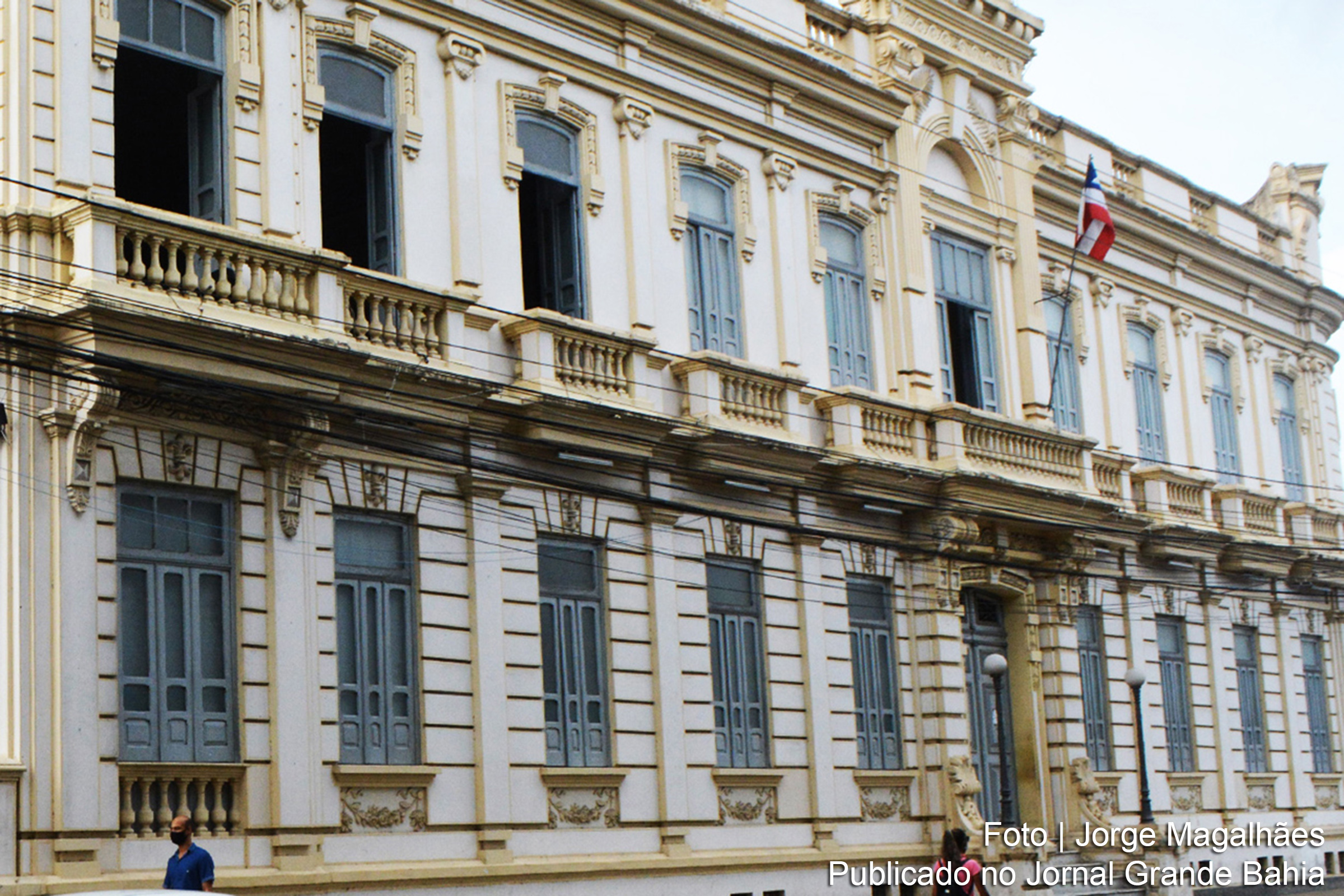 Medida determina interrupção do expediente em repartições municipais no dia 28 de outubro, exceto para serviços essenciais.