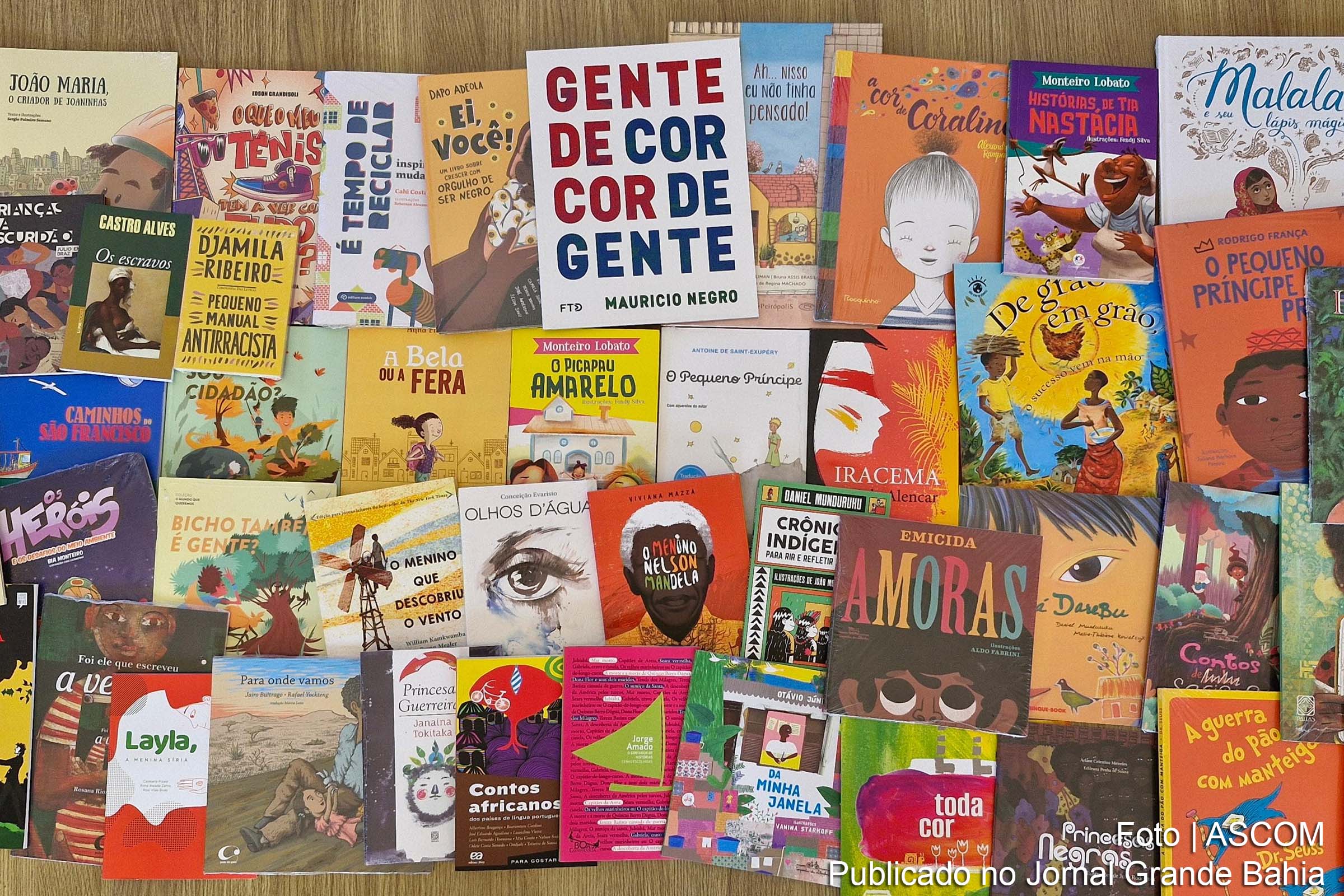 Escolas da Bahia promovem contação de histórias em outubro, parte do projeto Amigo da Leitura, que distribuiu kits de livros para 58 instituições de ensino.