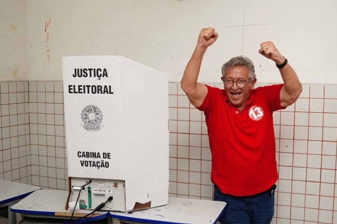Luiz Caetano retoma a liderança de Camaçari após vitória no segundo turno das eleições. O PT volta a governar o segundo maior PIB da Bahia.