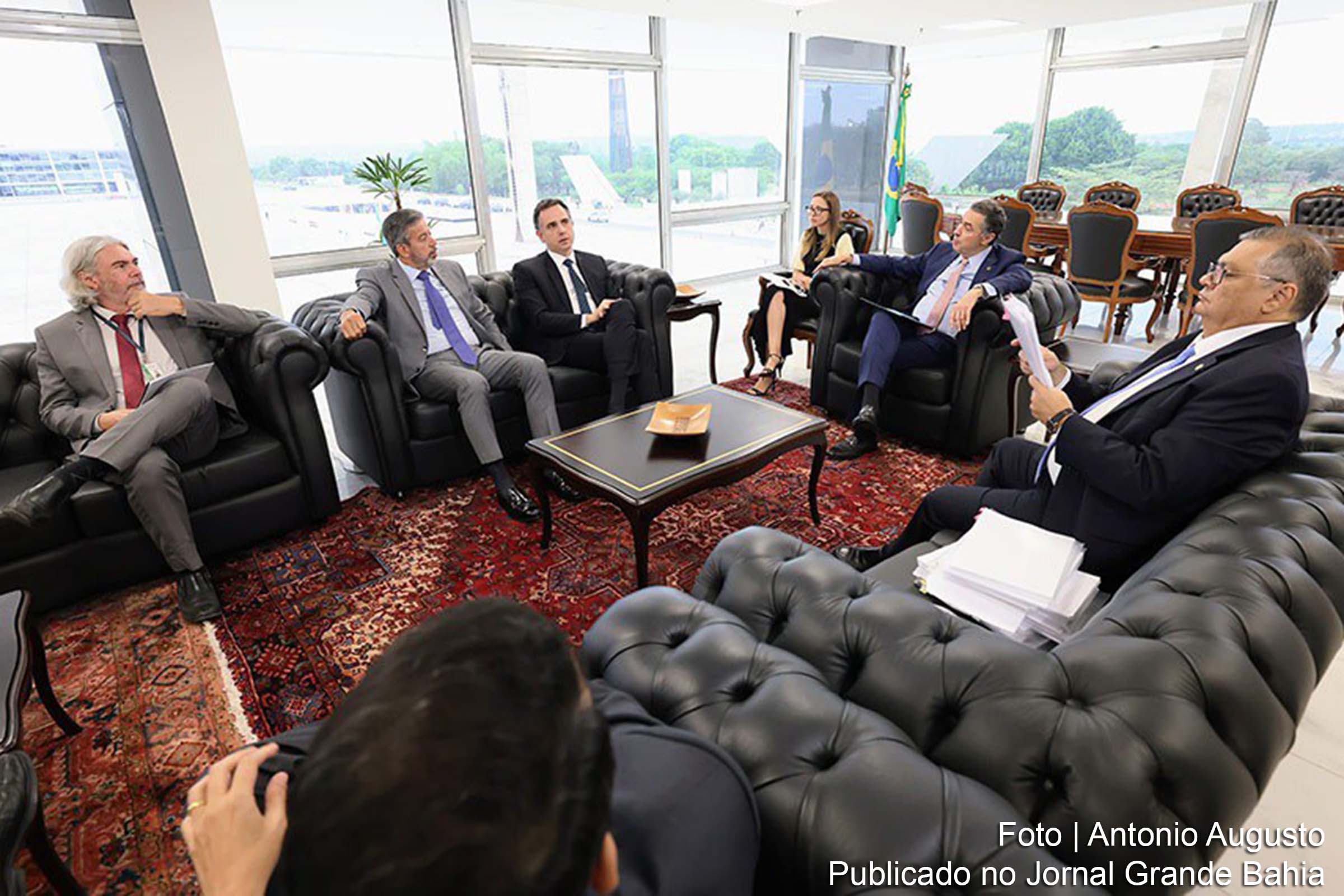 Três Poderes buscam consenso para projeto com novas regras para emendas